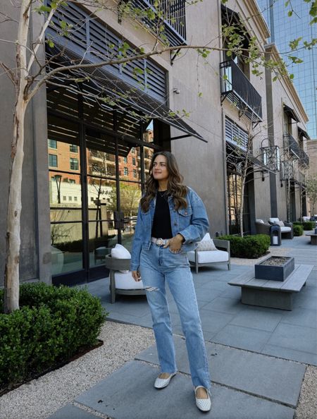 🚨SALE ALERT! 🚨 20% off Madewell faves only in the LTK app!

Madewell not only has incredible jeans and outfits, I absolutely love their accessories! I have this tote and sunglasses. I love their belts and shoes too, run TTS and are so good for elevating an outfit!! 

#LTKsalealert #LTKxMadewell