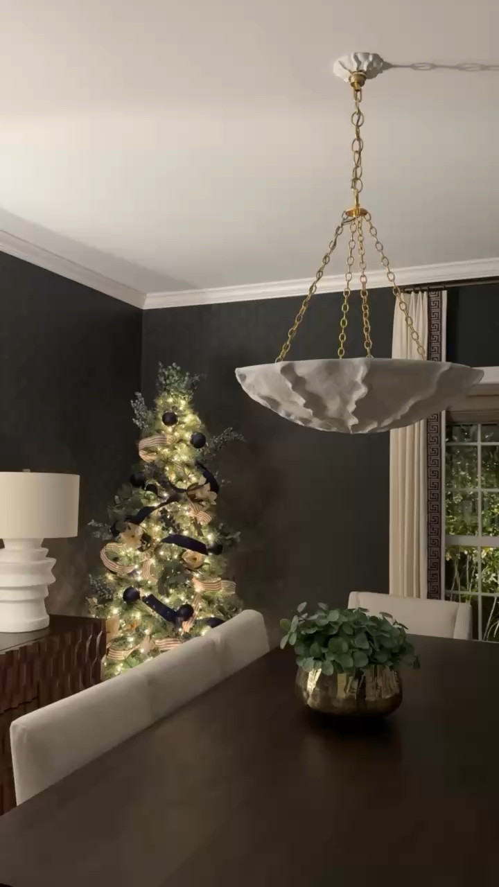 Jackson helped decorate this one!!

pre-lit trees, pre-lit christmas trees, christmas trees, artificial trees, christmas tree inspo, Grace White 

 

#LTKHoliday #LTKSeasonal #LTKHome