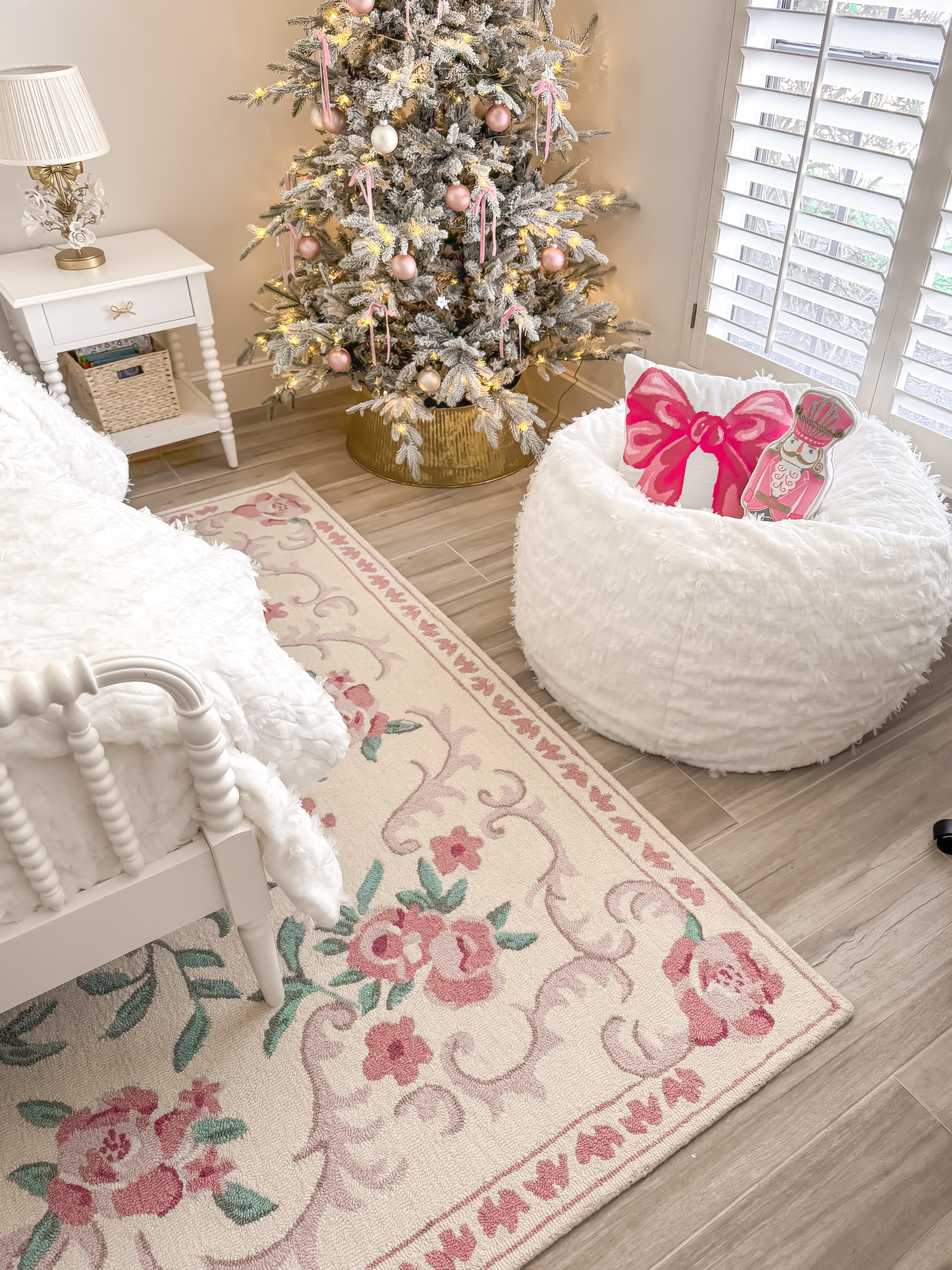 Gave my daughter’s bedroom a makeover with Pottery Barn Teen x LoveShack Fancy.  This new rug compliments her existing furniture so well!

#potterybarnteen @potterybarnteen

#LTKHome #LTKHoliday #LTKKids