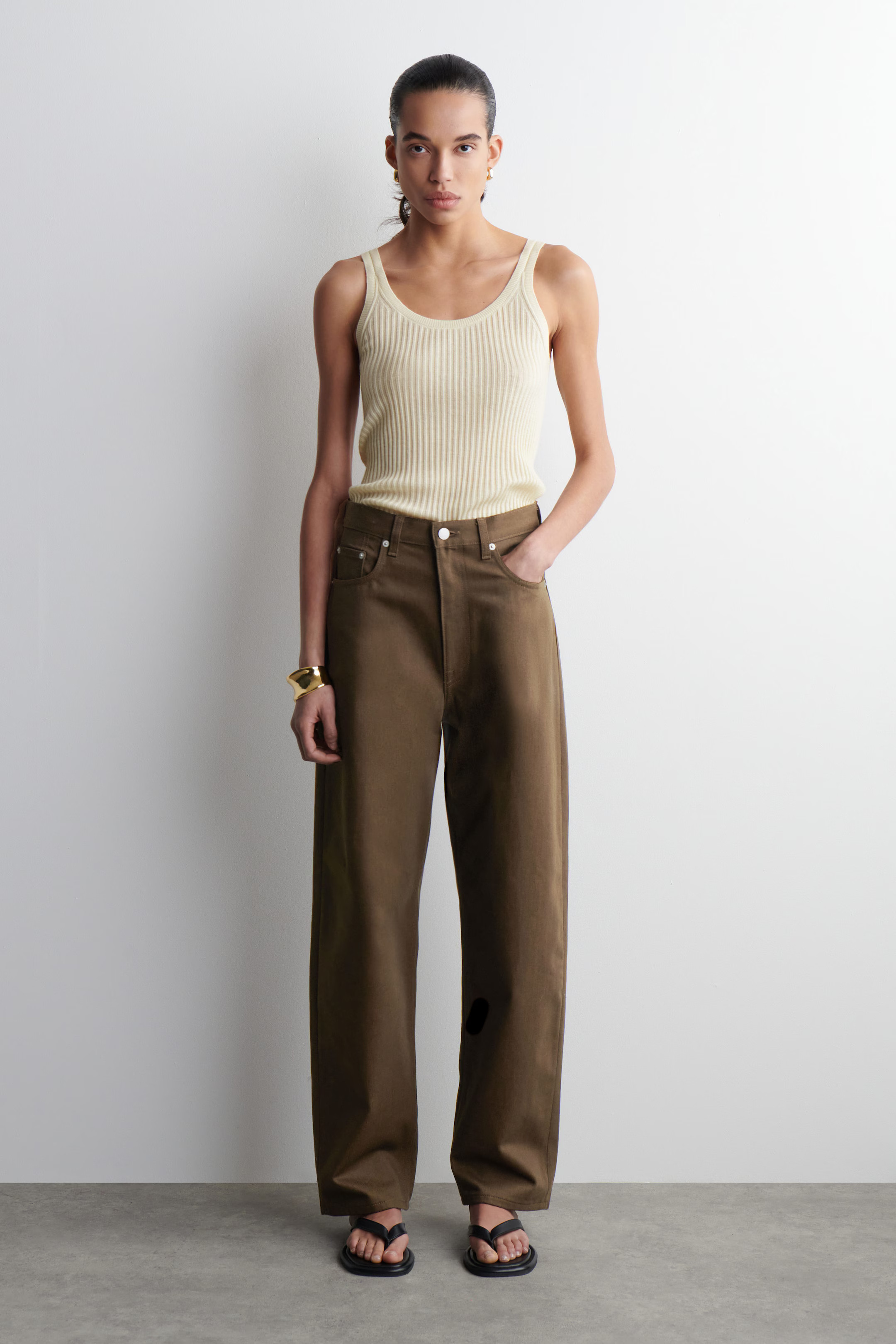 BAY BARREL-LEG JEANS - BROWN | COS | COS UK