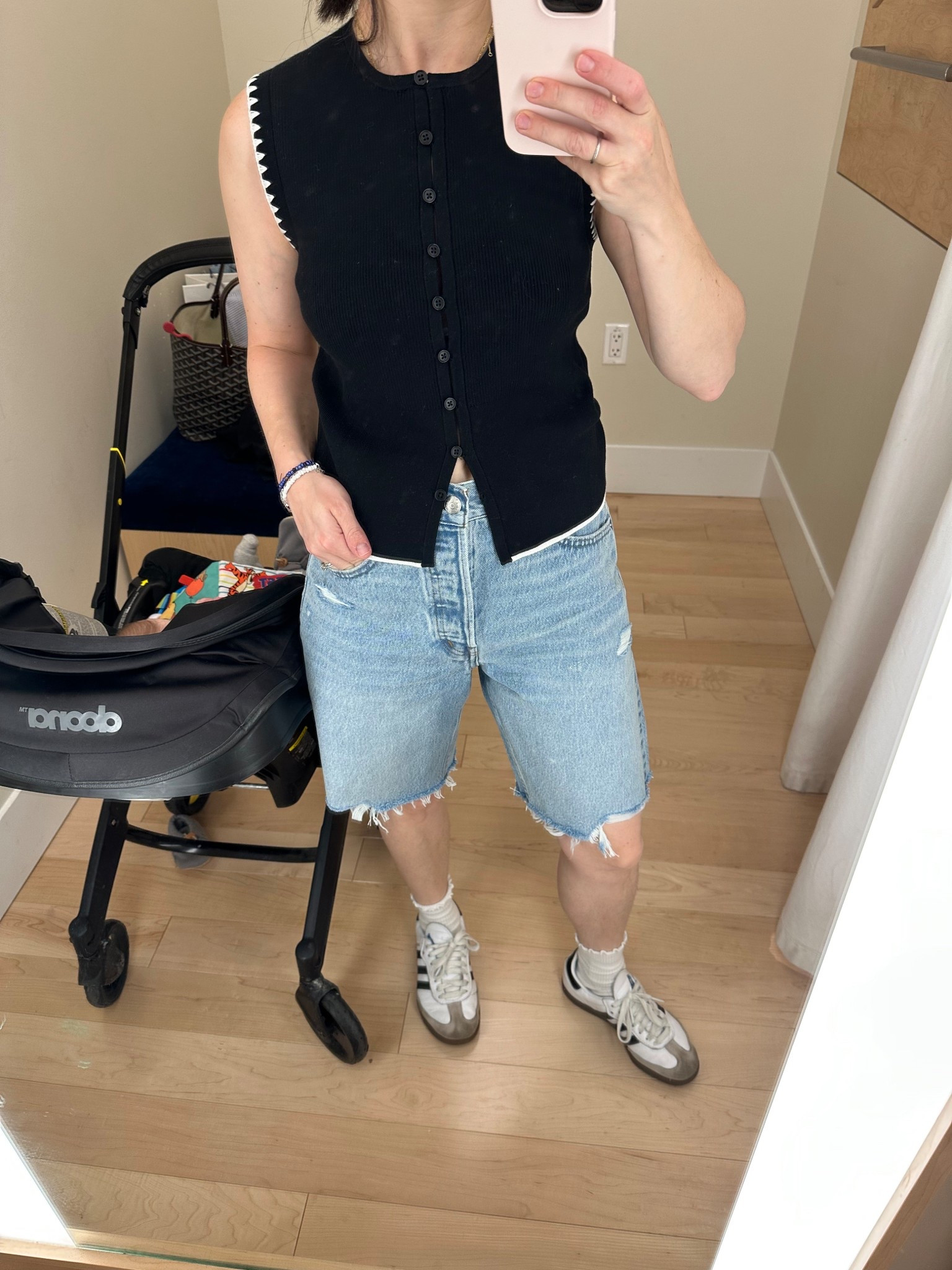 These denim shorts are everything  

#LTKStyleTip #LTKPetite #LTKFindsUnder100