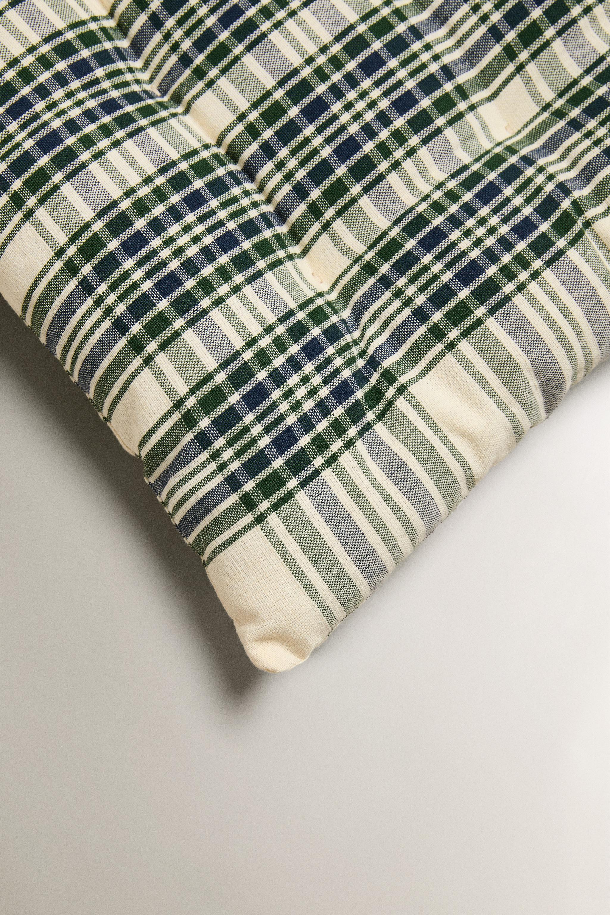 CHRISTMAS CHAIR CUSHION | Zara Canada