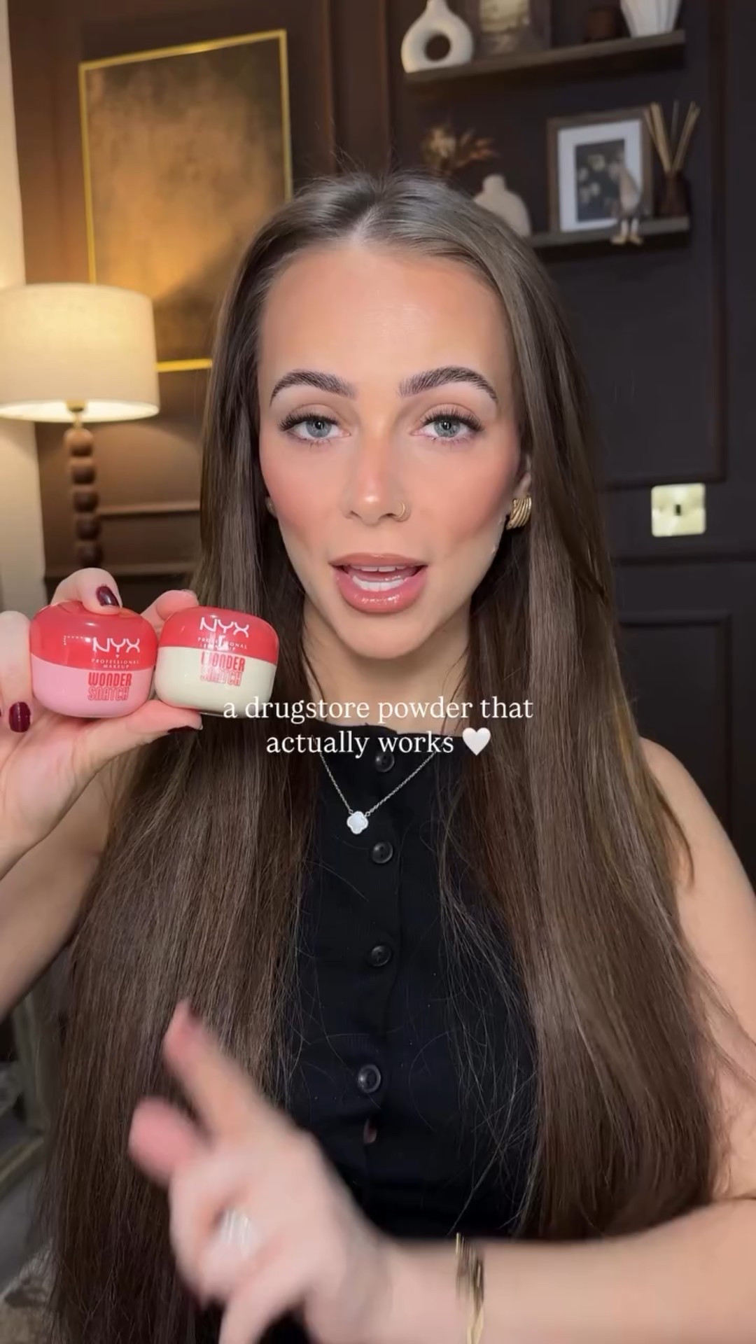 you normal-dry skin queens should be allll over this powder!!! if you’re a little more oily like me, touch ups are definitely needed (as always) but it still gives you a beautiful shine on the skin instead of an oily mess 🫶🏼 works beautifully under the eyes!! 

can always count on @nyxcosmetics_uk 👏🏼 #drugstoremakeup #drugstorepowder