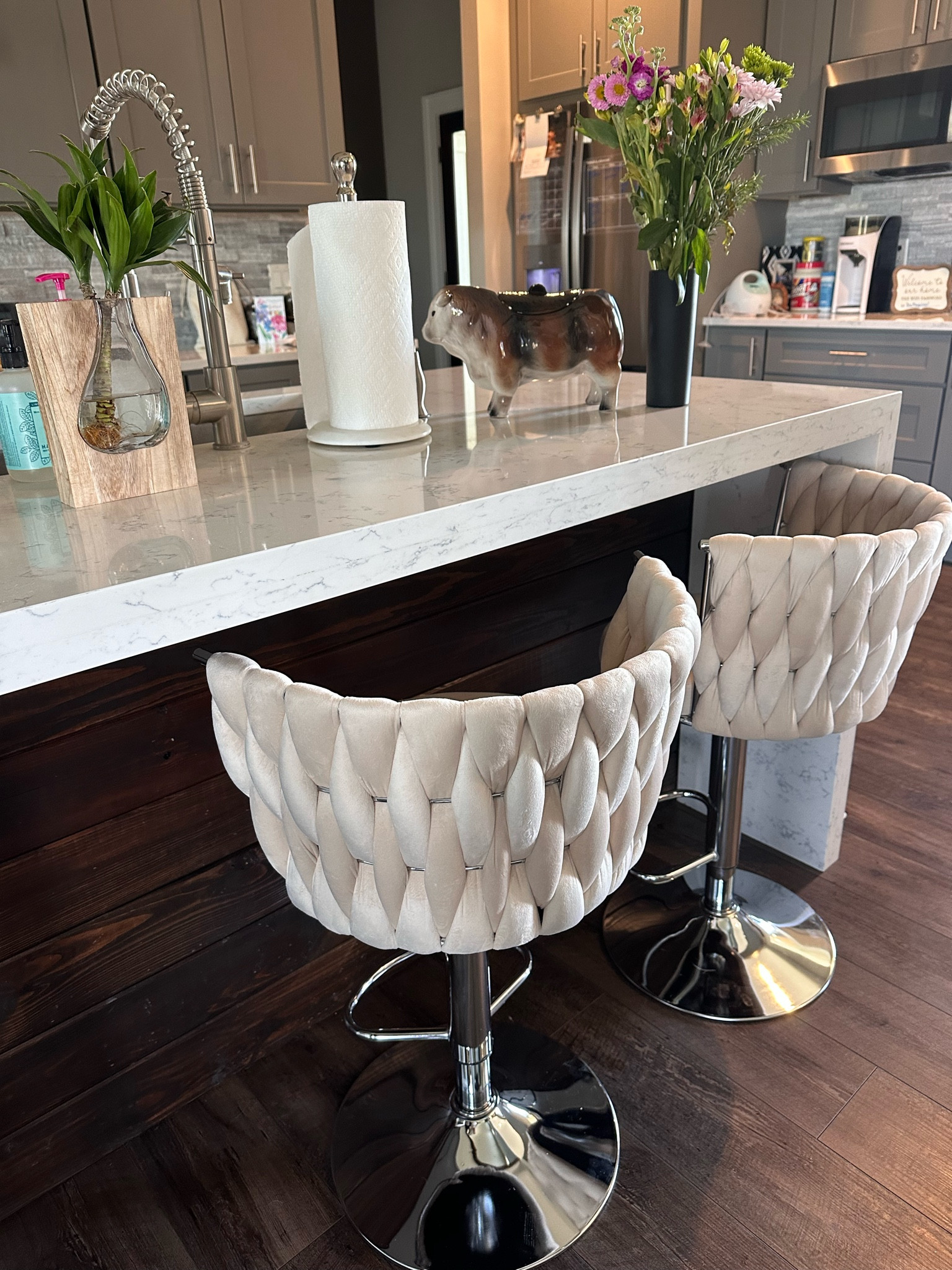 Adjustable and 360 spin bar stools 

#LTKhome