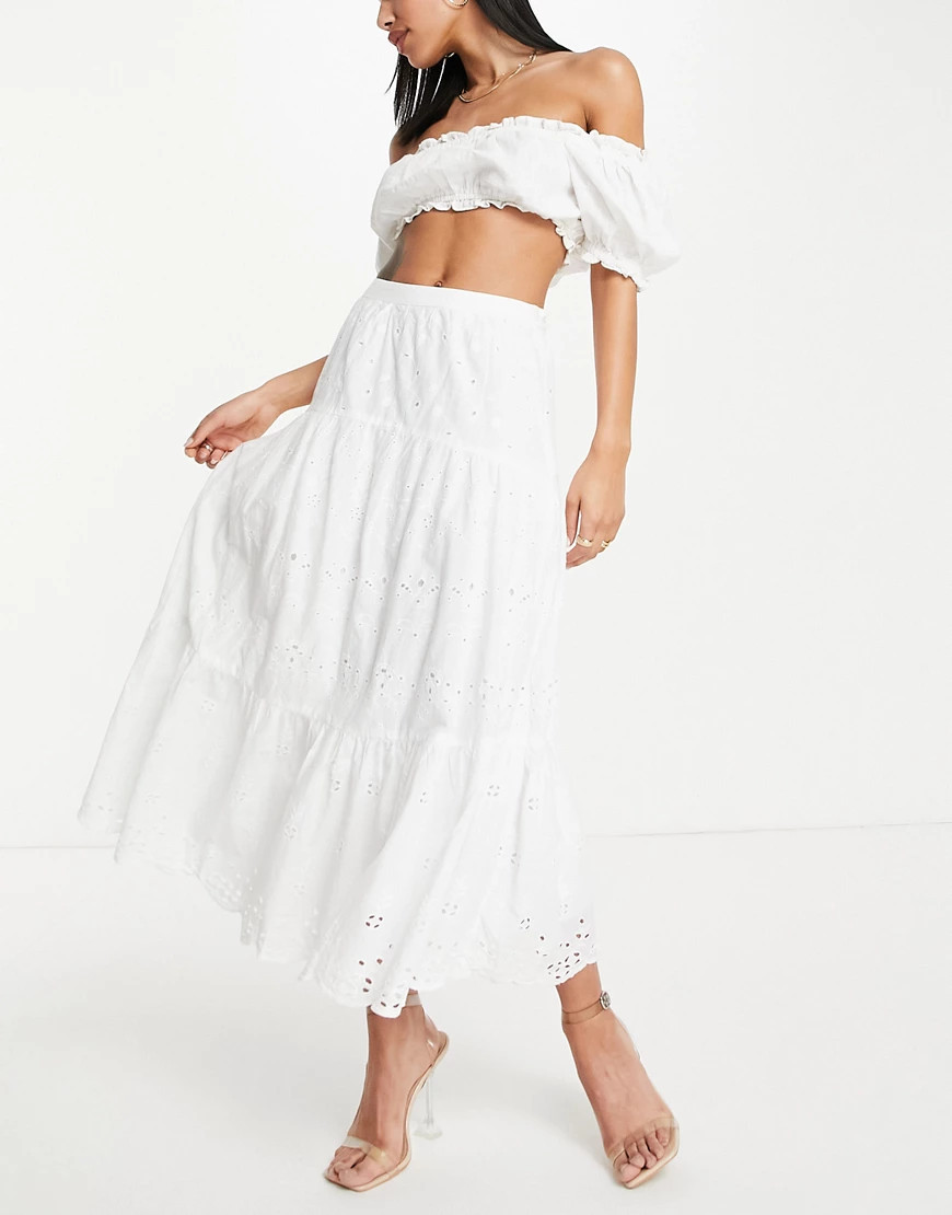 French Connection – Gestufter Baumwoll-Maxirock in Weiß mit Stickerei - WHITE | ASOS (Global)