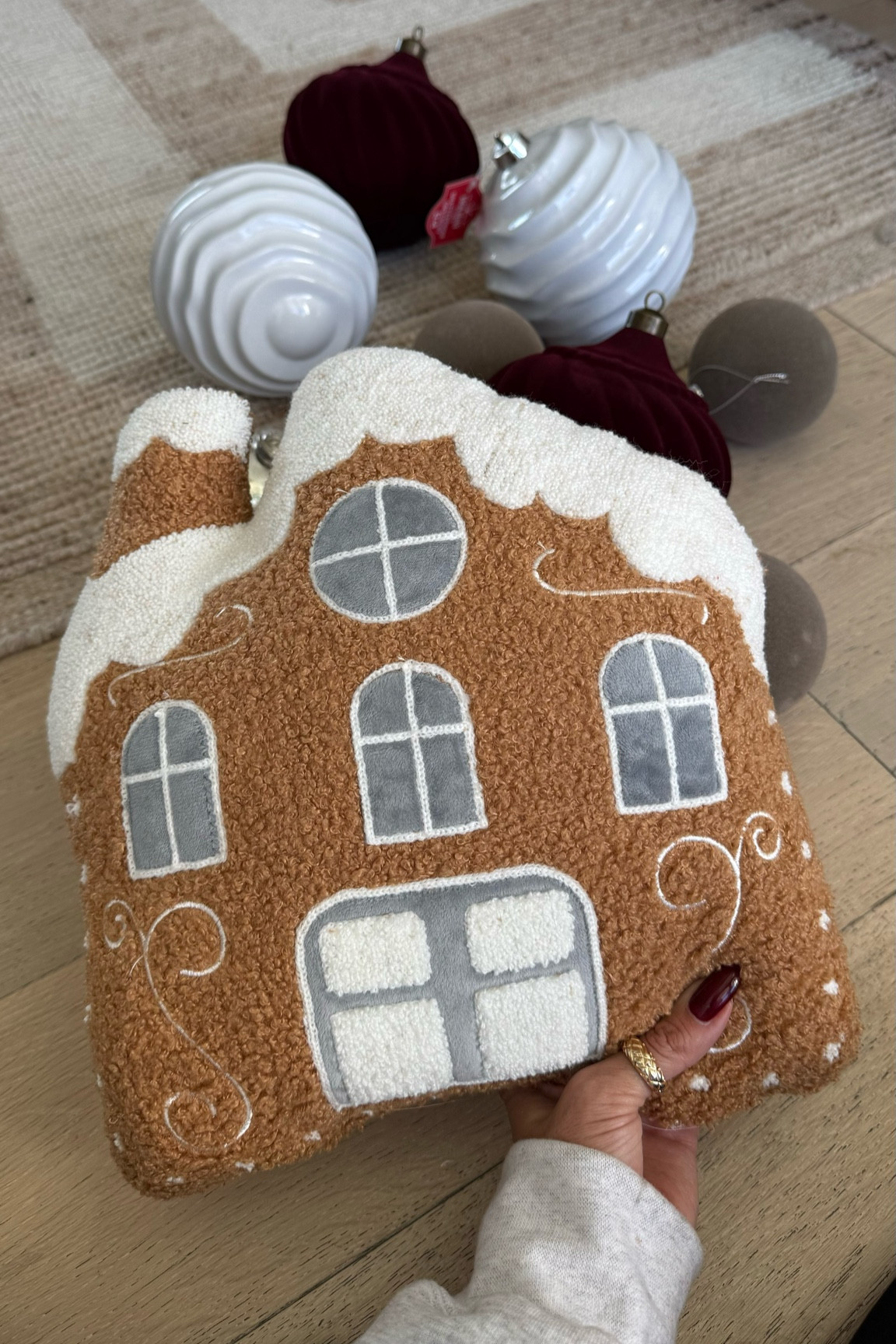 Holiday throw pillows high sell out risk 🎄✨ these are under $10!! So many cute ones! @walmart #WalmartPartner #WalmartHome

Gingerbread Christmas decor, Walmart home finds, Walmart Christmas, neutral Christmas decor, Christine andrew Christmas, Christine andrew home


#LTKHome #LTKHoliday #LTKFindsUnder50