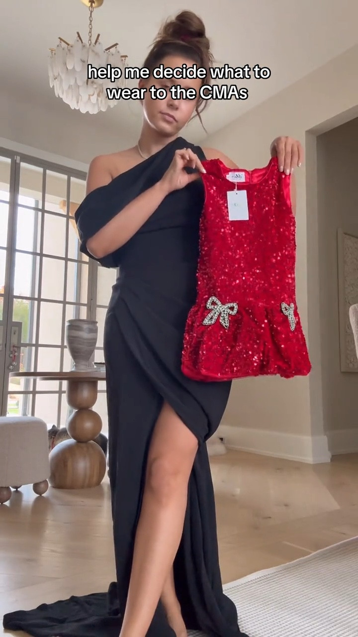 Which dress is your favorite?! ❤️🎤