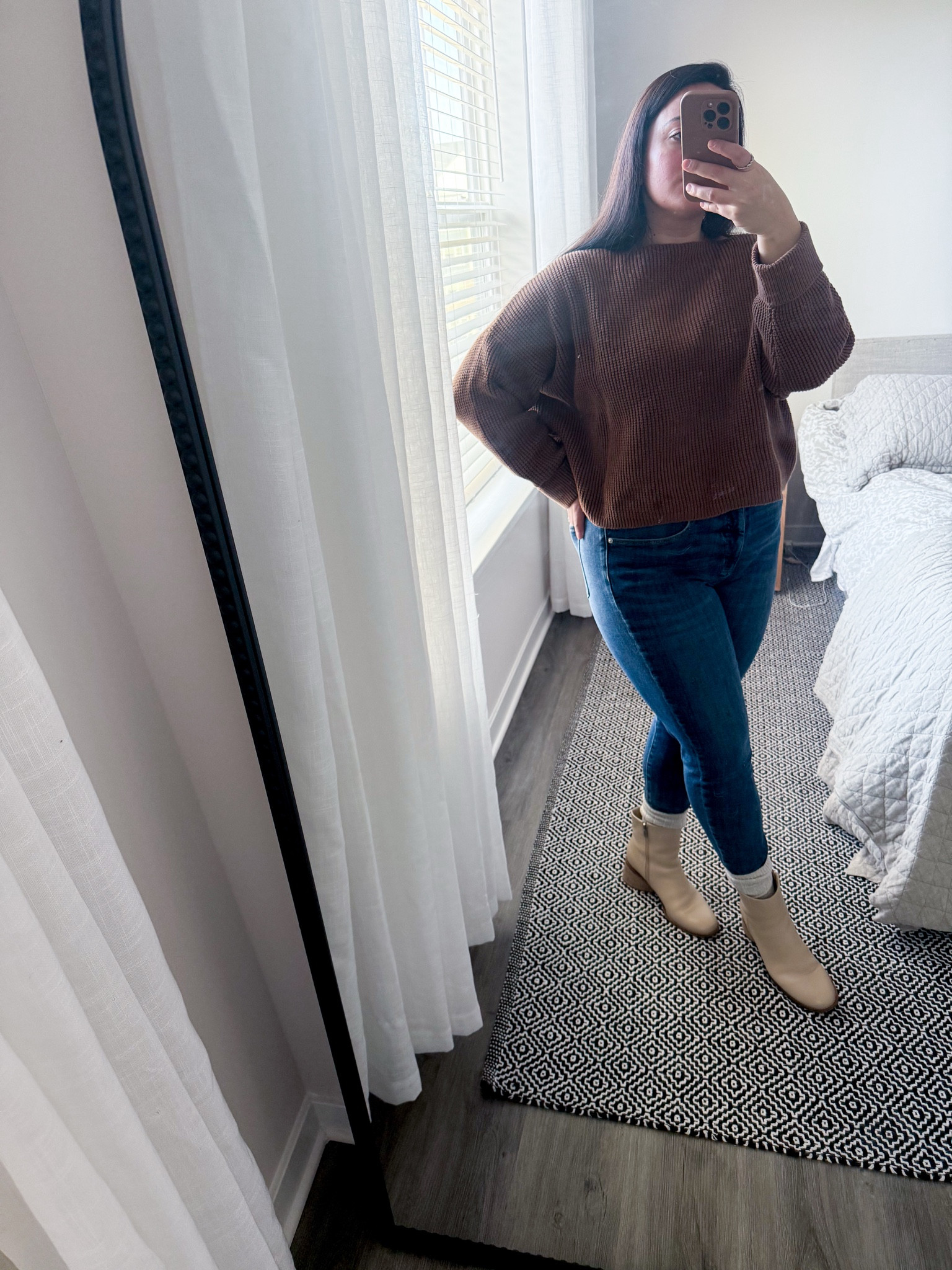  Neutral casual work fit
Sweater is old French Connection - similar styles linked
Jeans size 31/12 - tts
Shoes size 9 - run small so size up