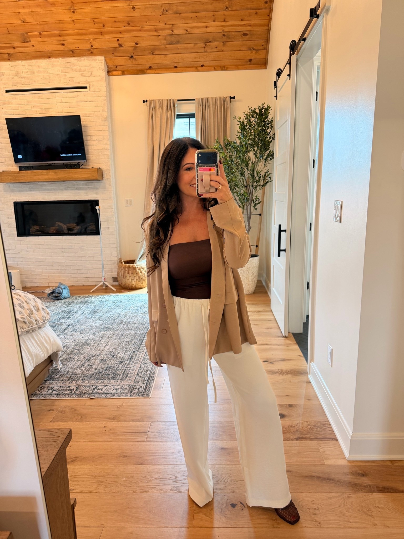 This neutral combo looks SO expensive! 🤎 A classic blazer, chocolate brown top and flowy cream pants make the perfect elevated everyday look. Wear it for work, dinner, church or anywhere you want to feel put together!
#NeutralStyle #ElevatedBasics #Workwear #FallFashion #LTKStyle #ChicOutfit #FallOutfitIdeas