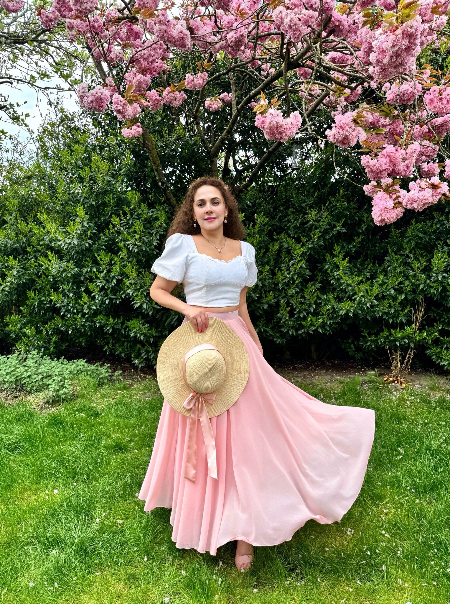 A soft spring moment 🌸


🏷
#springstyle #romanticstyle #pasteloutfit #cherryblossomseason #elegantlook

 
 
🗝
spring outfit, pastel pink skirt, romantic style, soft feminine look, cherry blossom tree, garden photoshoot, elegant outfit, spring fashion inspiration, floaty skirt, classic feminine style, UK spring, outfit of the day, soft aesthetic, timeless style, graceful look

#LTKuk #LTKsummer #LTKspring