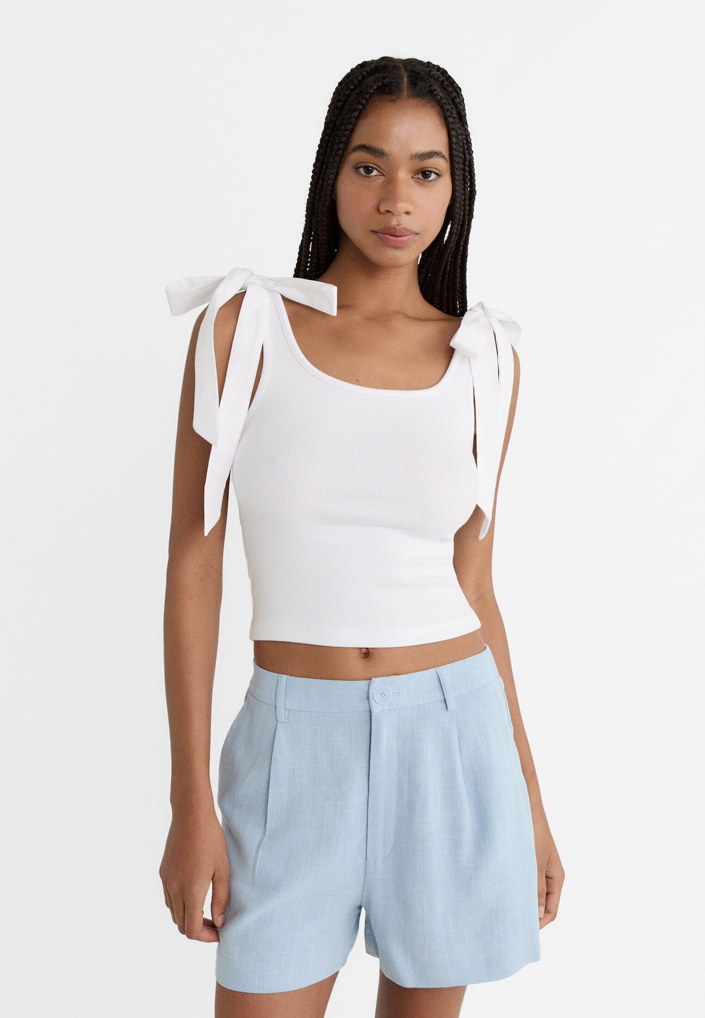 Fließende Shorts mit Zierfalten und Leinen | Stradivarius DE