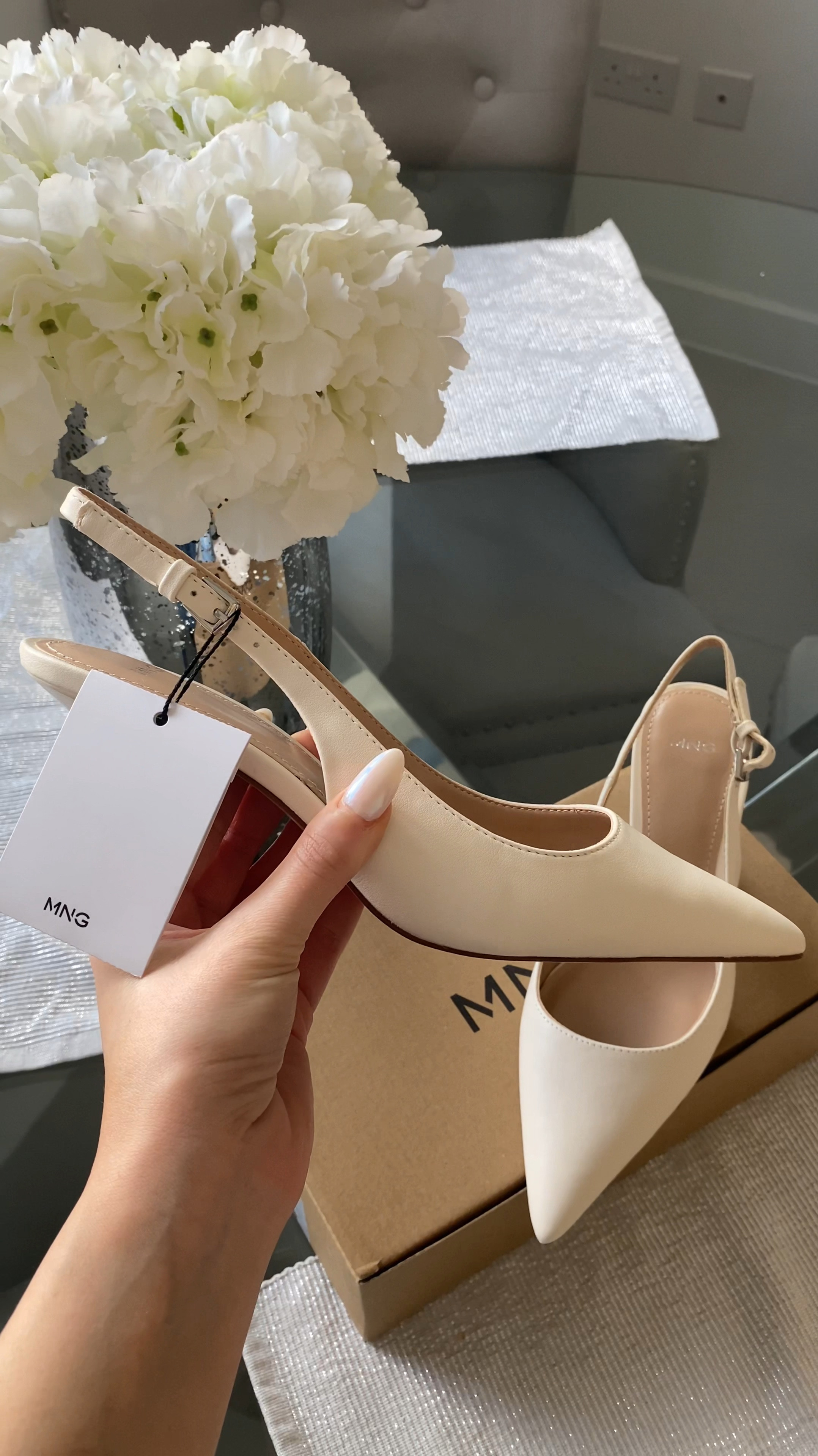 Summer Heels ✨🤍 

#kittenheels #whiteheels #creamheels #courtheels #summerheels #workwear #courtshoes #lowheels #workshoes #slingbackheels #slingbacks 

#LTKsummer #LTKshoes #LTKuk