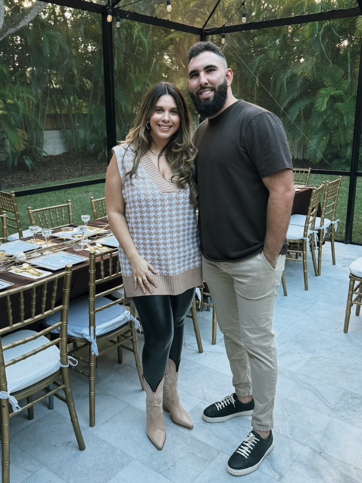 Thanksgiving day outfit
Oversized knit vest
Leather commando leggings 
Cowboy boots 

#LTKsalealert #LTKHoliday #LTKstyletip