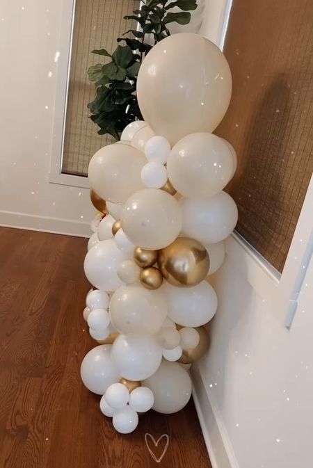 Easy peasy DIY balloon columns! 🎉🎈