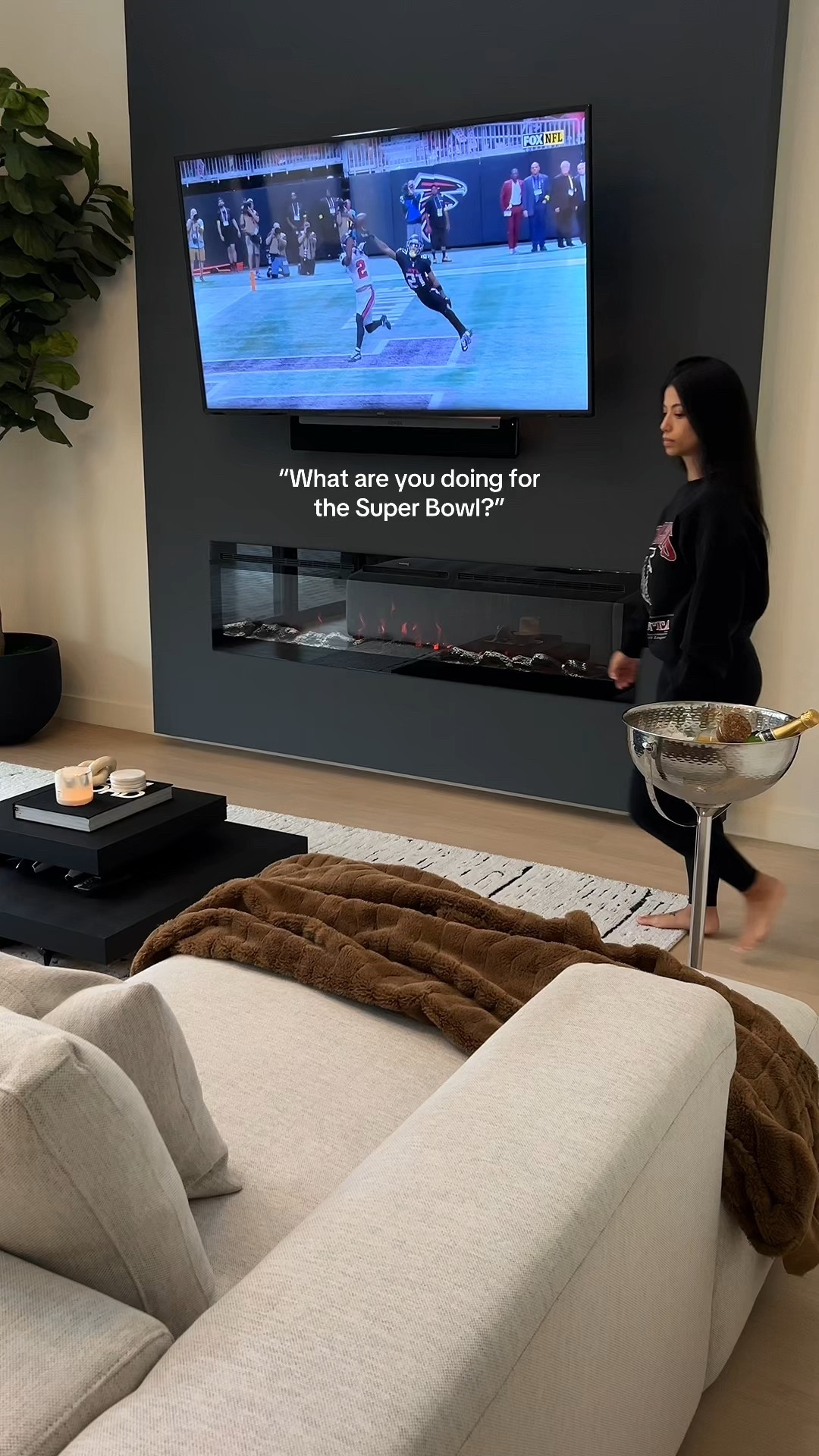 This. Cozy blankets, comfort food, a nap, and football on in the background.

Who's winning the Super Bowl? Always rooting for my Seahawks (Seattle born & raised ☺️)

#LTKdayinmylife #LTKHome