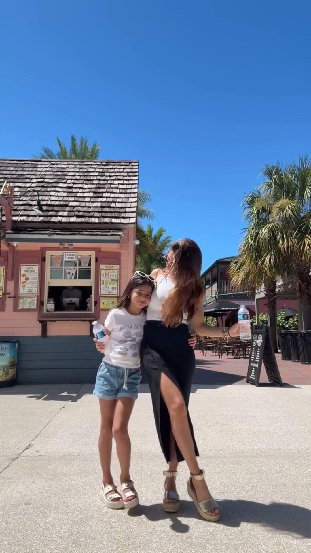 Today’s Mood! St Augustine Chic! 🥰☀️🐚🤩

Beach outfits but In style. ☀️✨


#outfittoday #momanddaughtergoals #mommylife #staugustinebeach #fashionblogger #lifestyleblogger #travel #momandmefashion

#LTKvlog #LTKdayinmylife