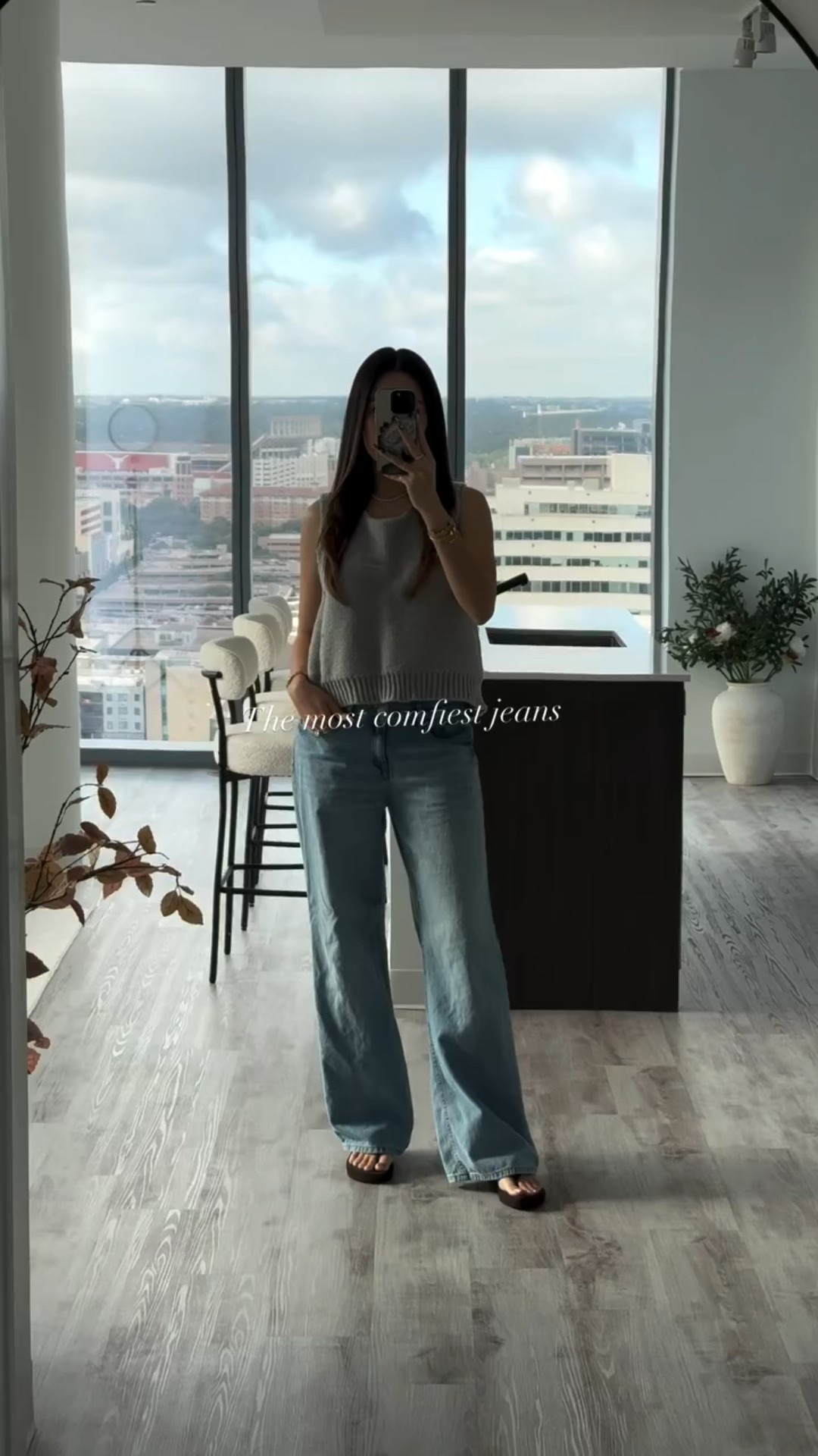 The most comfiest jeans 😮‍💨🤌🏼
Link in my bio. Find it on my Amazon storefront & LTK
*
*
*
#bluejeans #jeans #baggyjeans