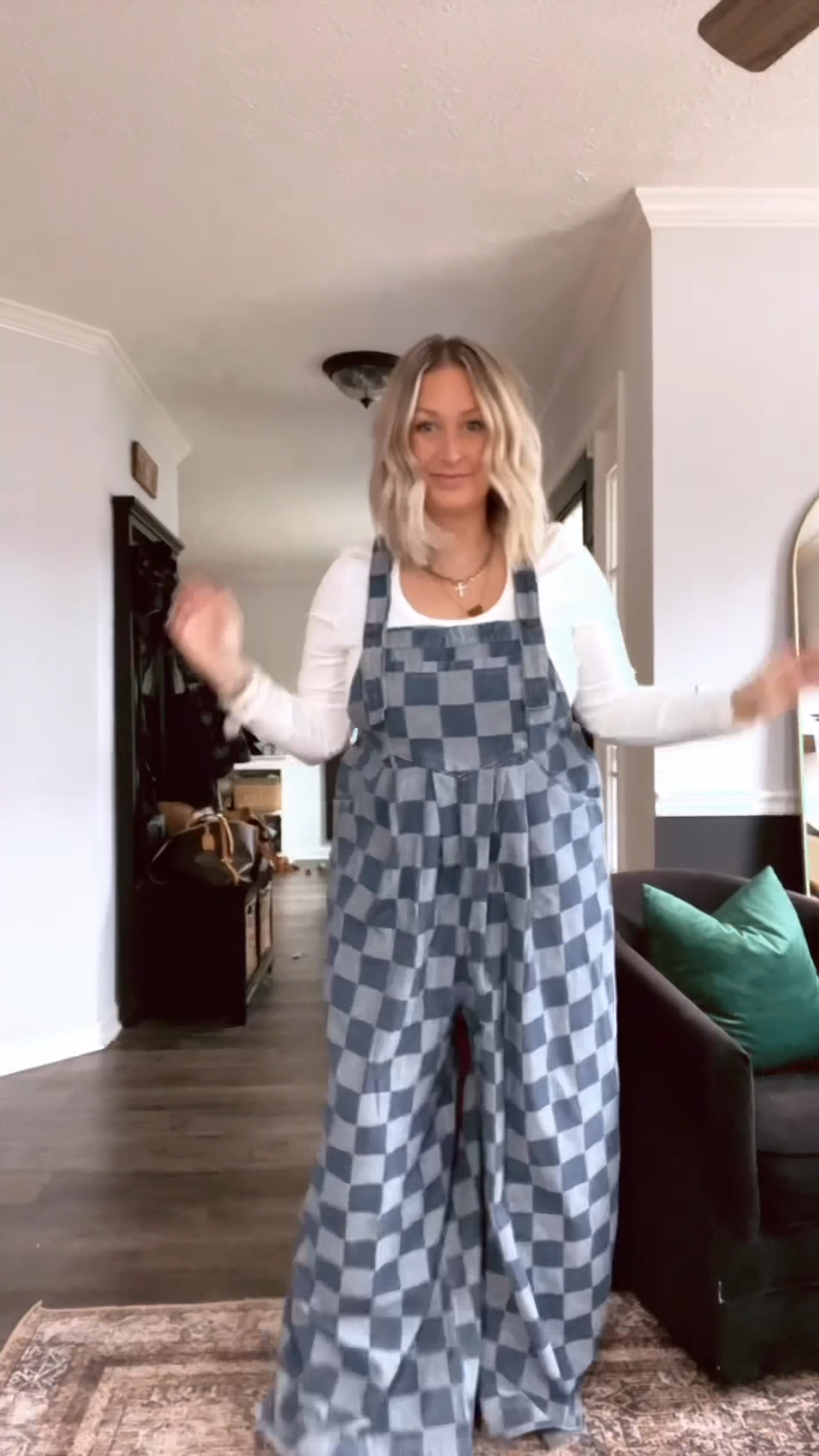 The cutest overalls!!! They have an adjustable waist! 🙌🏻

#LTKMidsize #LTKStyleTip #LTKHoliday