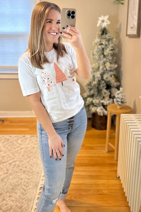 tee: small
jeans: 25/3

#LTKHoliday #LTKstyletip #LTKunder100