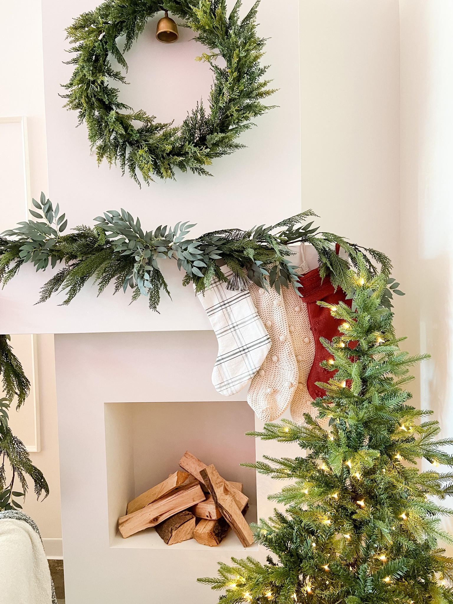 🎄🎅🏻Summit Santa: Simple Mantel Styling 🎅🏻🎄

To style this mantle I ended up layering THREE of the garlands! Next, I added some stockings with various textures & colors. Lastly, I hung the wreath above to complete the look! 

Christmas Garland, Christmas Stockings, Christmas Wreath

#LTKhome #LTKSeasonal #LTKHoliday