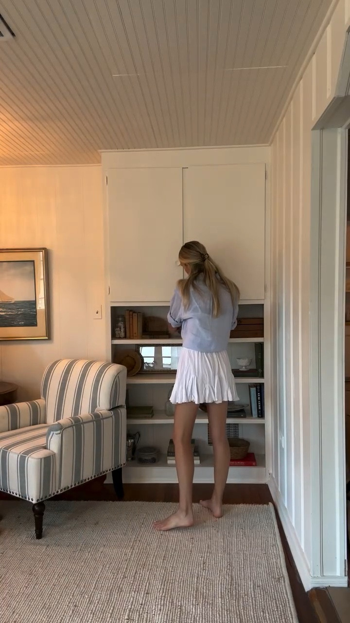 Thrifitng my way to the coastal cottage reading nook of my dreams - every time I walk by this room, this is the song that plays in my head ⛵️

I knew I wanted this area right next to the front door to be special and really lean into the coastal cottage vibe. The second I saw this sailboat piece while vintage shopping my jaw hit the floor - I couldn’t have dreamed something better if I tried!

#home #interior #coastal #cottage #thrift