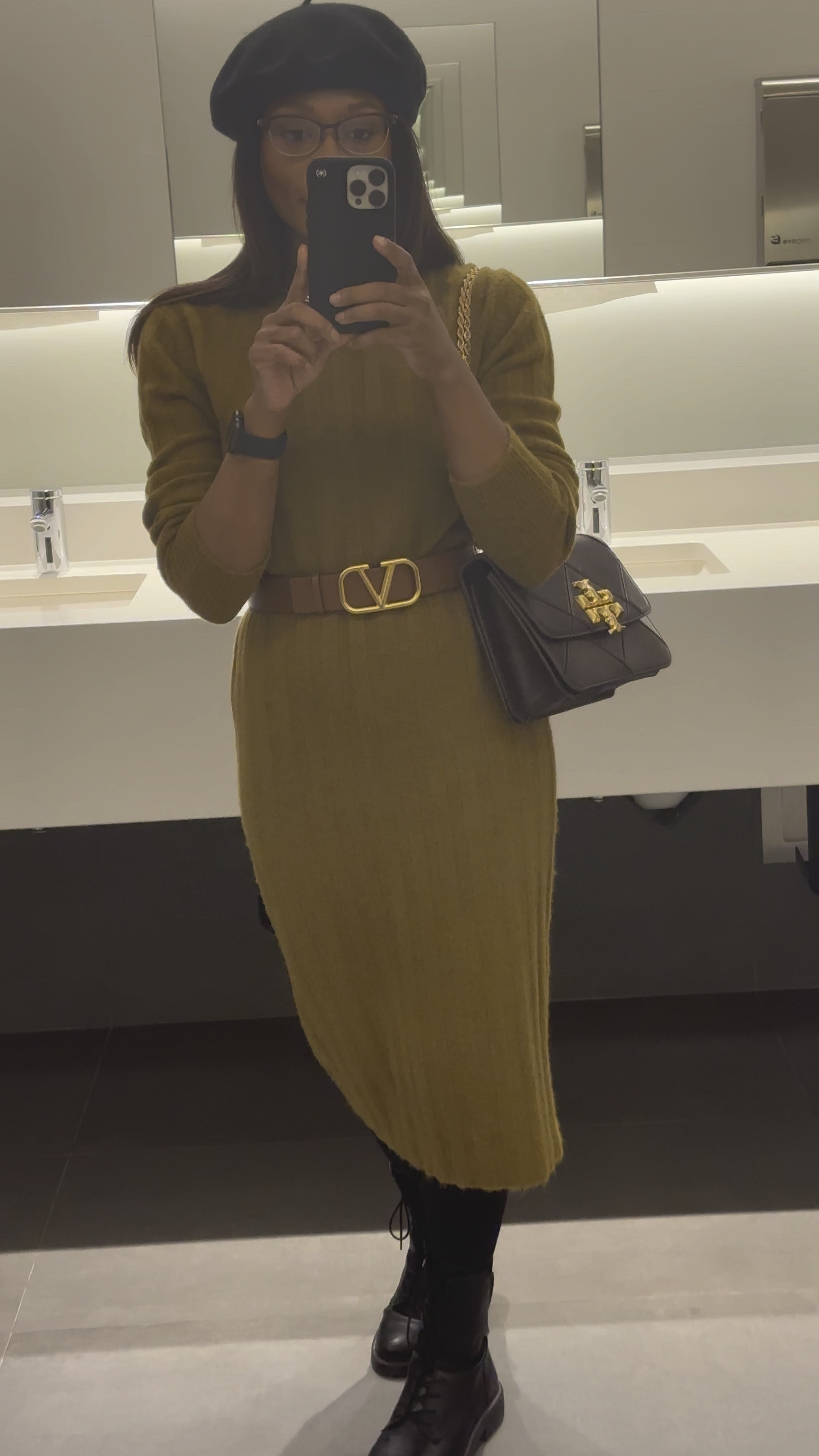 Here’s a look at what I wore to the office this week. Bad hair day so - beret to the rescue lol. If you don’t get anything this fall - get you a beret lol 

Fall outfit, thanksgiving outfit, workwear, officewear, office outfit, work outfit, sweater dress, tory Burch Eleanor bag, combat boots, winter hat, beret

#LTKHoliday #LTKSeasonal #LTKGiftGuide