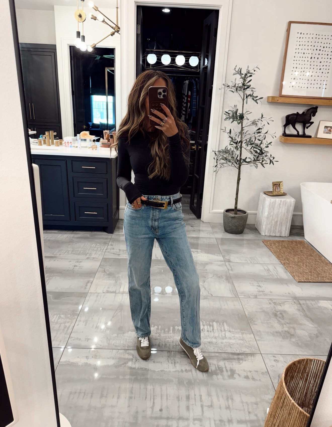 Last minute holiday gifts and looks with @neimanmarcus this season! Yall loved these sunnies and these sneakers! The jeans and black top are so good for New Year’s Eve too! #NeimanMarcusPartner #NeimanMarcus