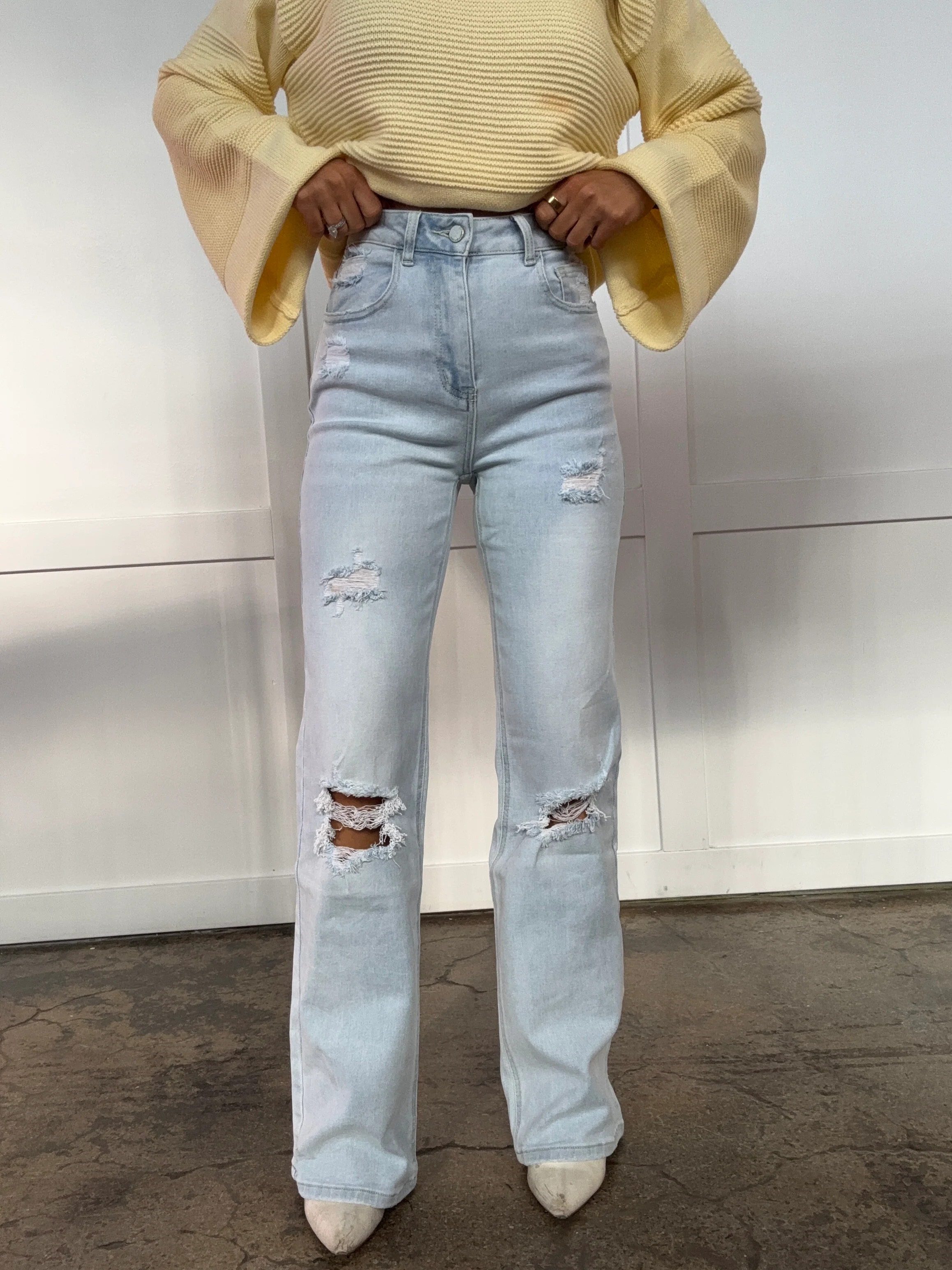 Amber 90s Vintage Boyfriend Jeans Light Wash | Willow Boutique
