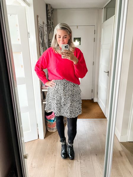 Outfits of the week

A hot pink sweater paired with a black and white printed ruffled skirt and lace up boots. 



#LTKunder50 #LTKstyletip #LTKeurope