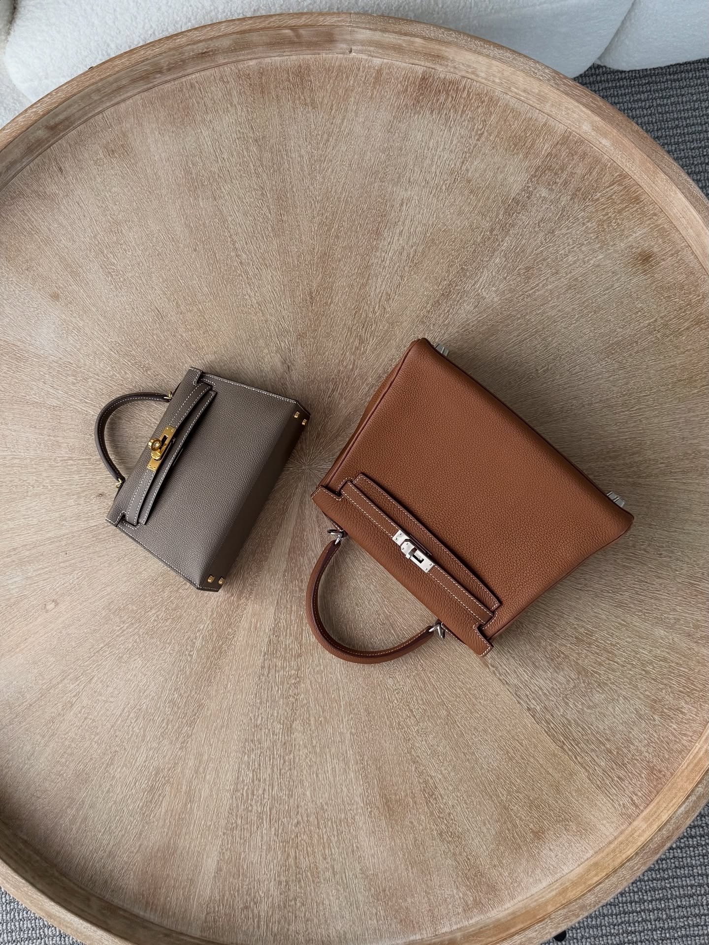 AD To a fresh and clean start of the week. The ReNew handbag cleaning kit by @fashionphile has officially become a part of my routine when it comes to taking care of my handbags 👜🫧 I used it on my Mini Kelly in etoupe in Epsom leather and Kelly 25 in gold in Togo leather - they have never looked better!
#fashionphilepartner #fashionphilefinds #ReNewRitual #handbagcare

#LTKItBag