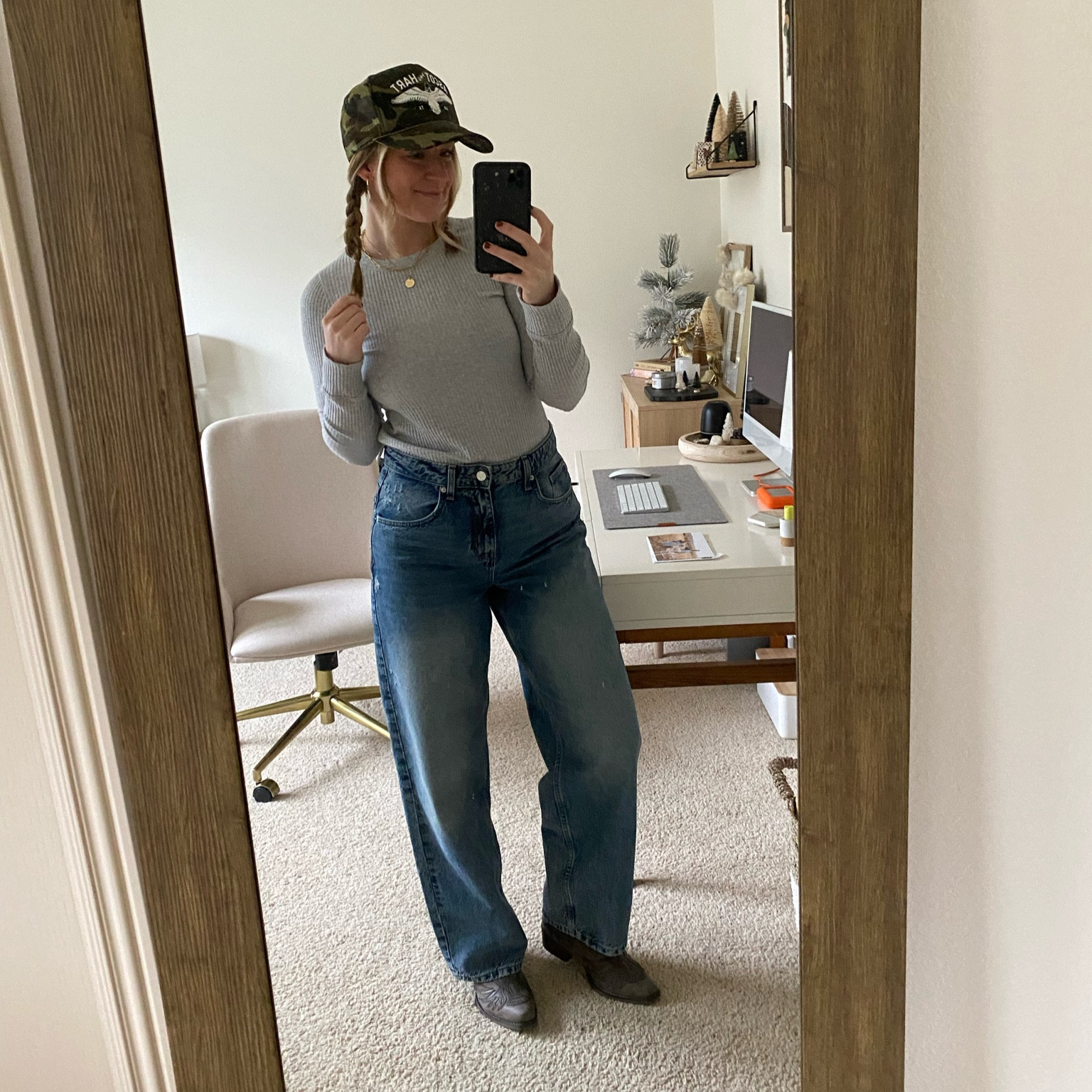 Baggy jeans + cowboy boots ⭐️

#LTKstyletip #LTKfindsunder50 #LTKfindsunder100