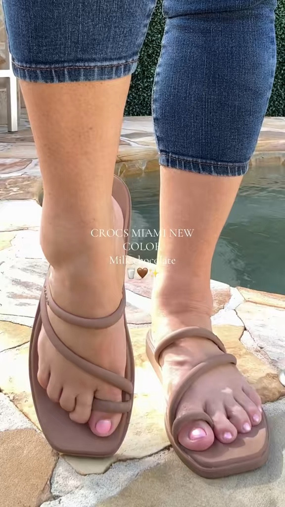 They're so comfortable! Not even kidding!!
#crocs #miami #crocsandals #buynow