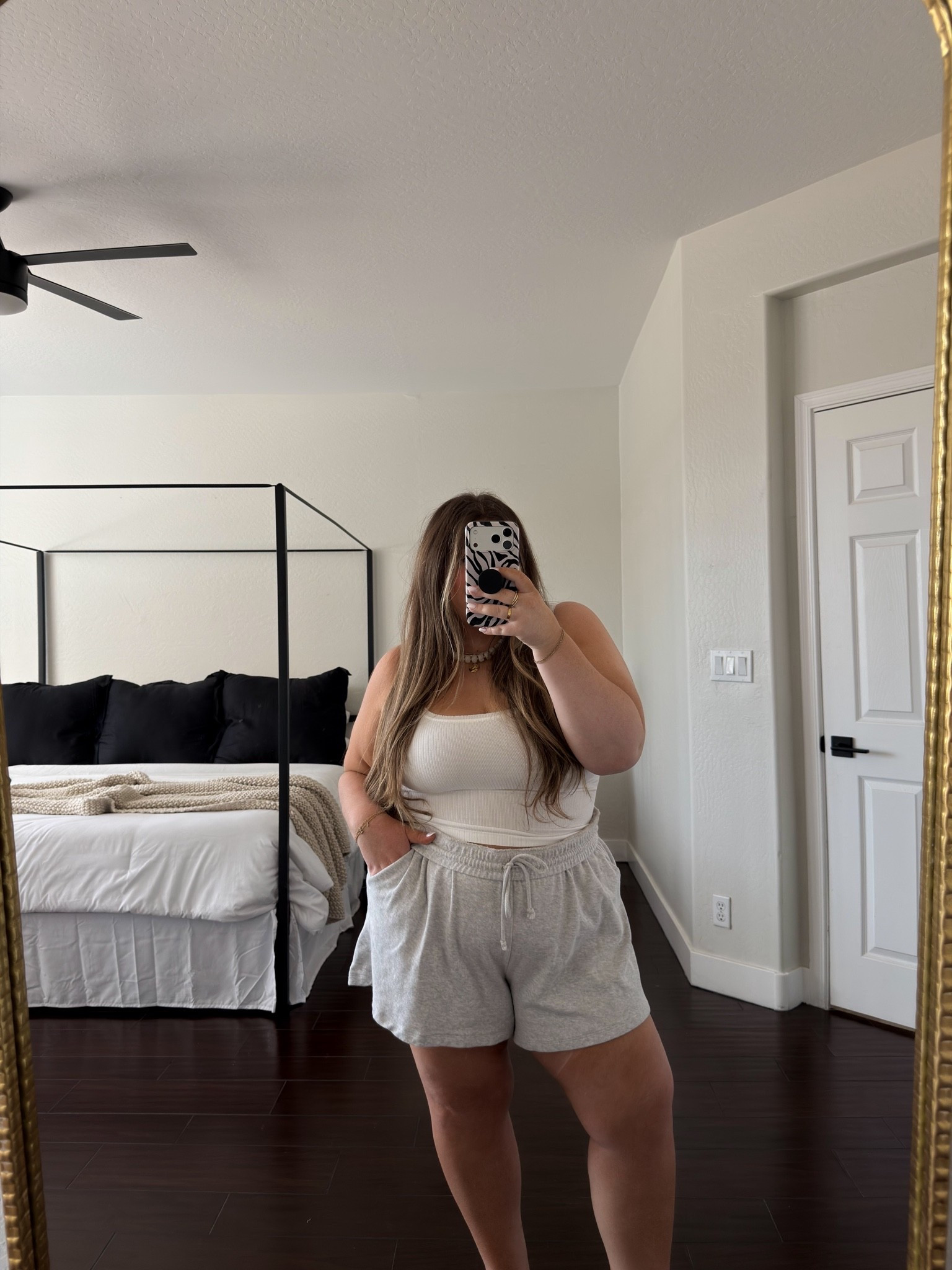 tank comes in 3 colors! i’m wearing the large! 


@copperandcloth.shop #ad