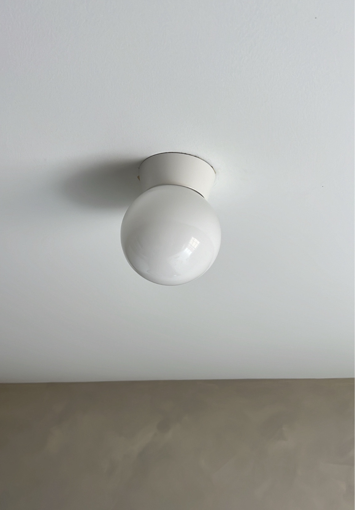 A very simple flush mount & only $22! It also doesn’t need a lightbulb so that’s pretty cool! 