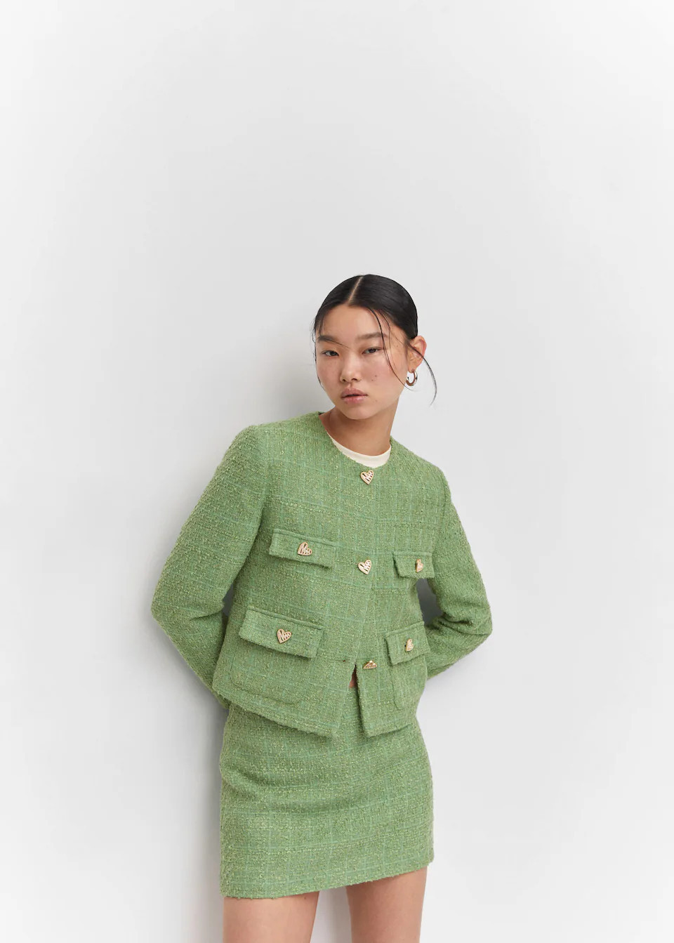 Veste tweed boutons bijoux -  Femme | Mango France | MANGO (FR)