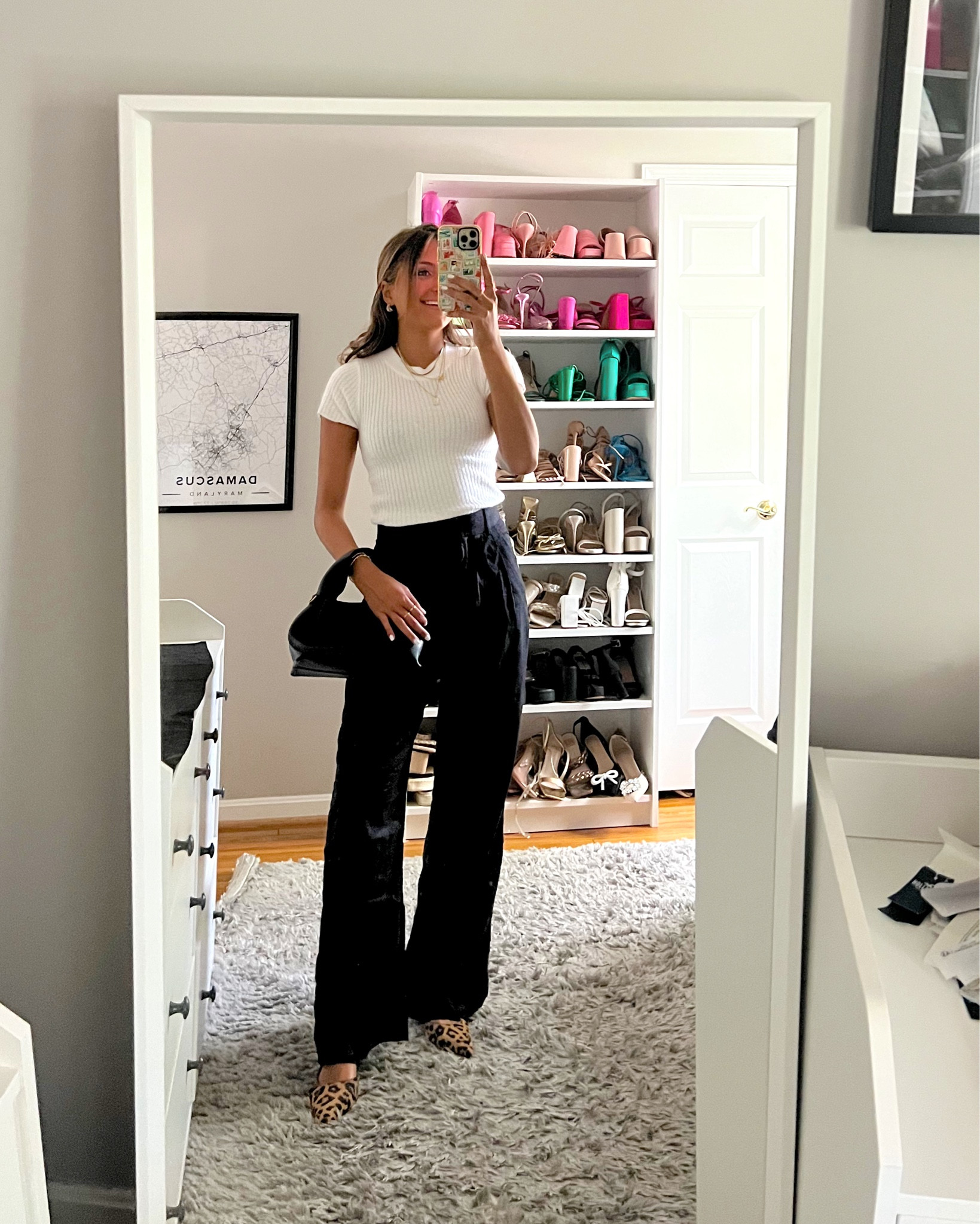 casual everyday fall business casual outfit from Hollister. use code HCOMCKENZ for an extra 20% off your purchase (yes it’s stackable)🍂💕

wearing an XS in tops, S in sweaters, 000R (I’m 5’2) in trouser pants 