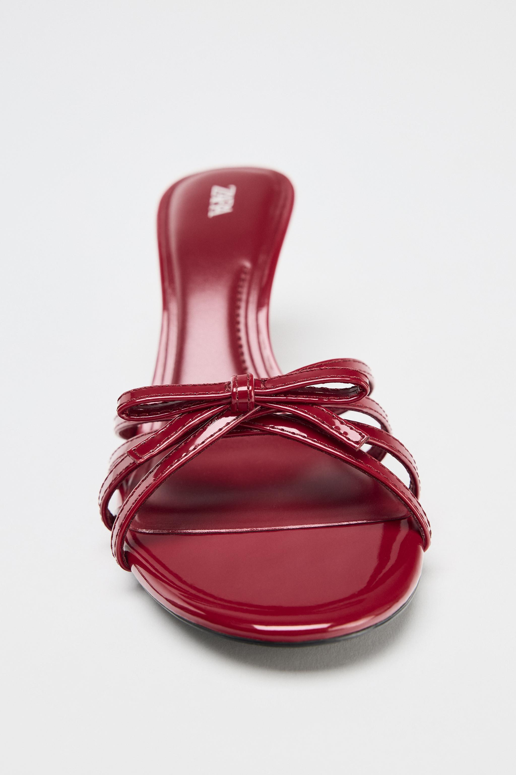 Heeled mule sandals with a patent leather effect. Straps at the front with bow detail. Thin high ... | Zara US