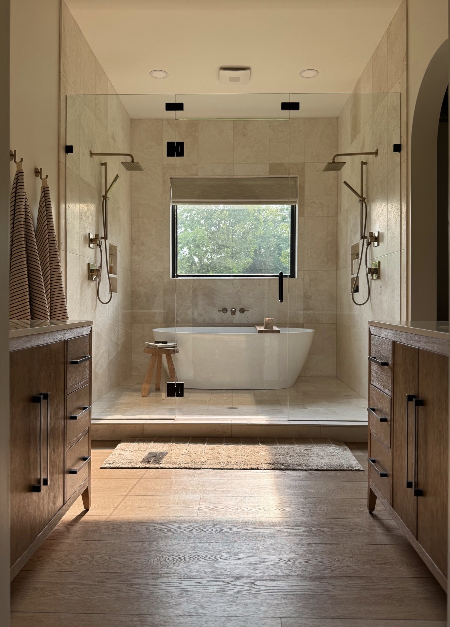 Organic modern primary bath 🛁🤎✨
