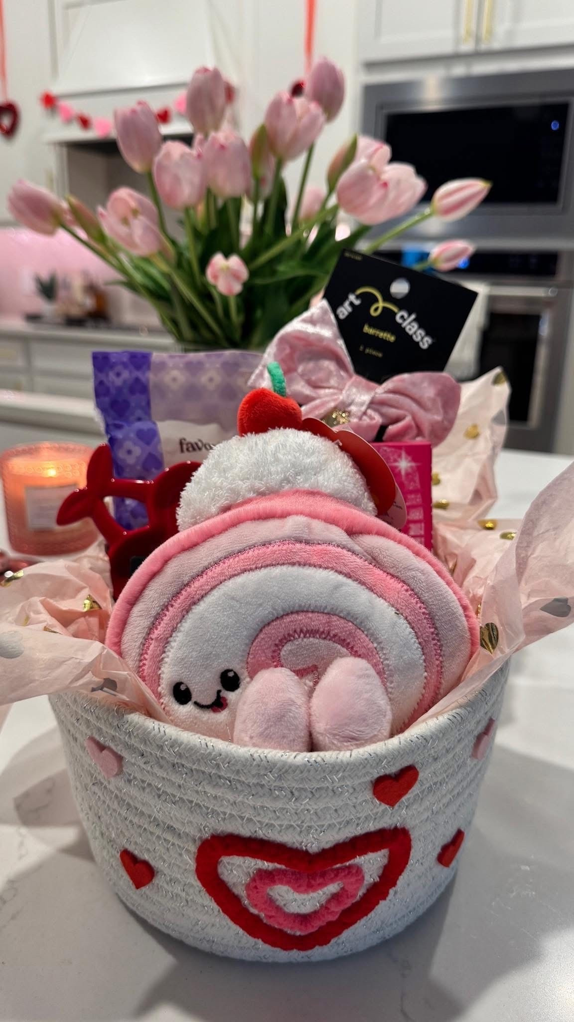 Valentine’s Day gift basket idea 🎀🌸💕 