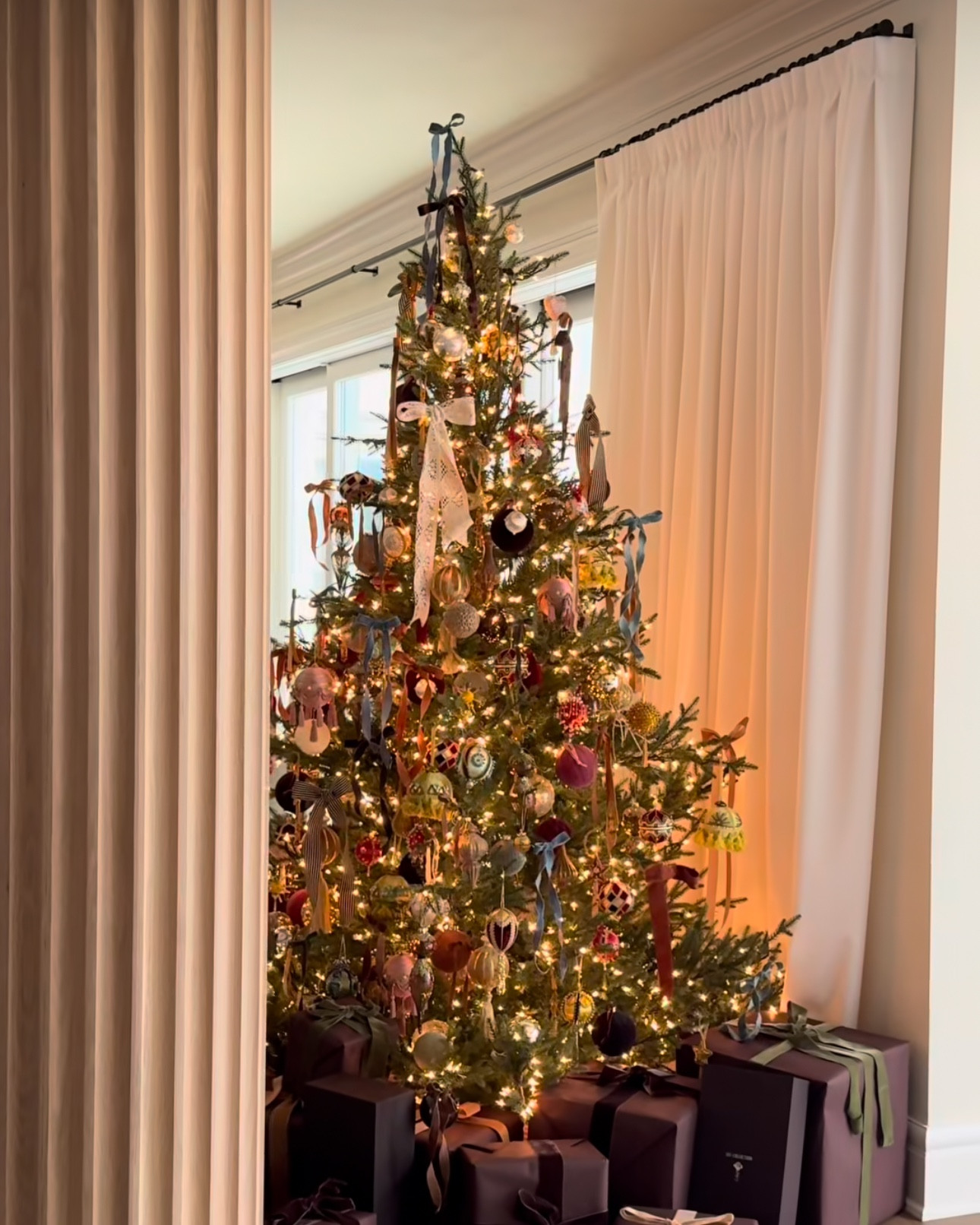 Recreating this gorgeous Christmas tree 

#LTKfestive #LTKgiftguide #LTKCyberWeek