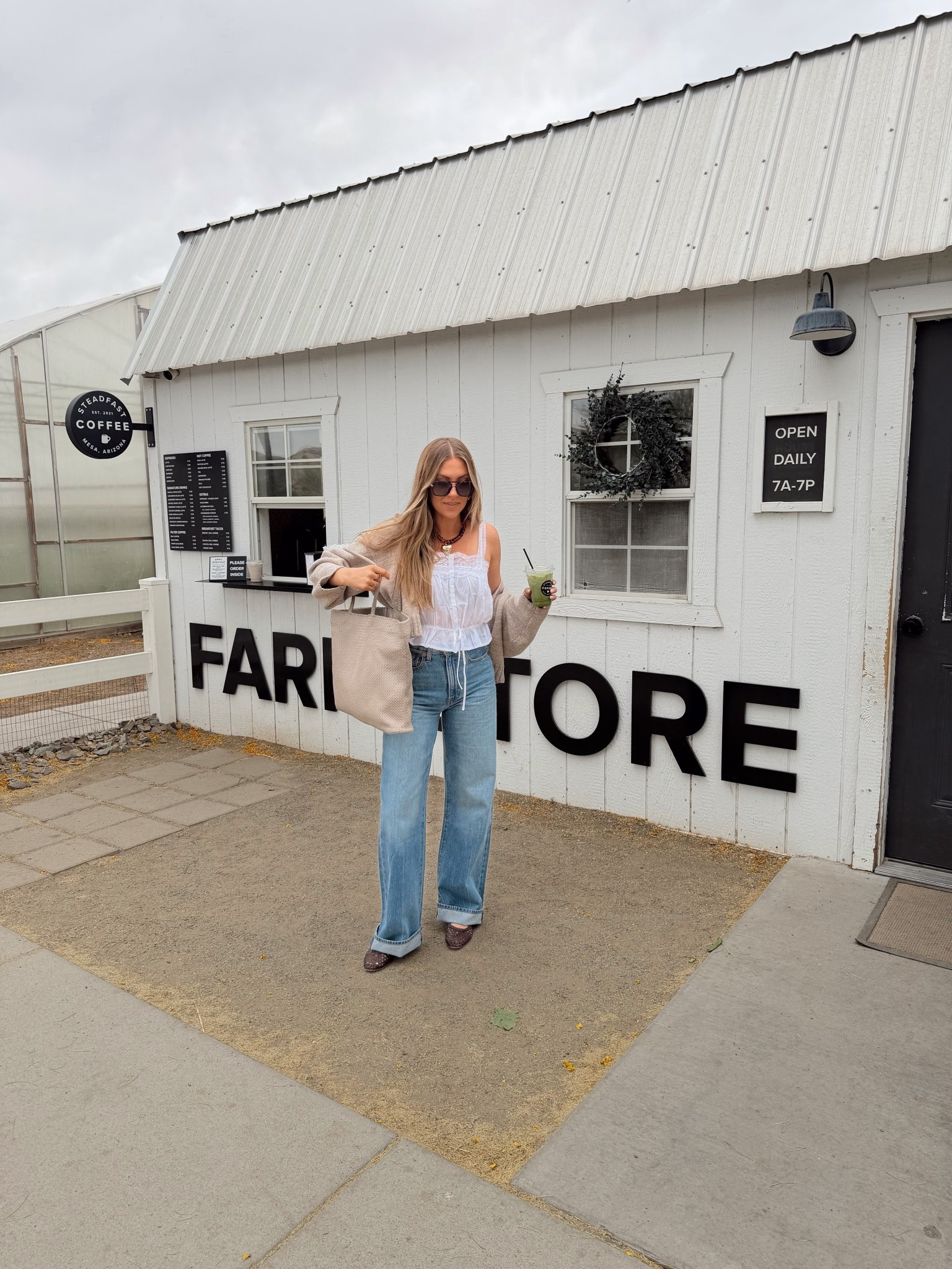 Spring outfit inspo! Wearing a small in the tank and 27x34 in the jeans 