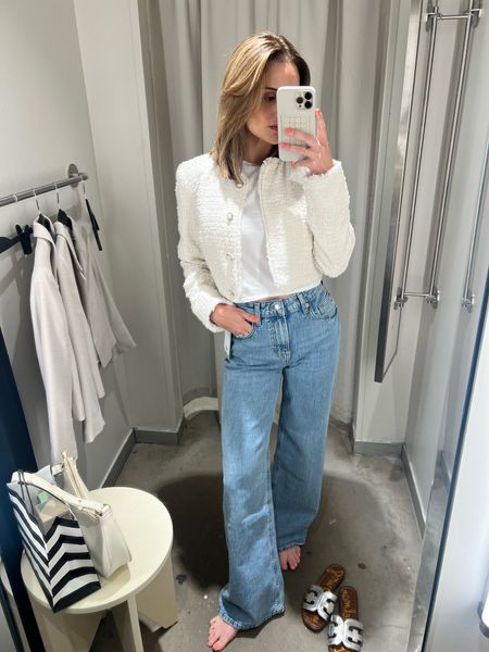 Love this cropped jackets paired with wide leg jeans! 


Spring chic. Brunch look. H&M. Casual. Workwear  

#LTKStyleTip #LTKWorkwear #LTKOver40