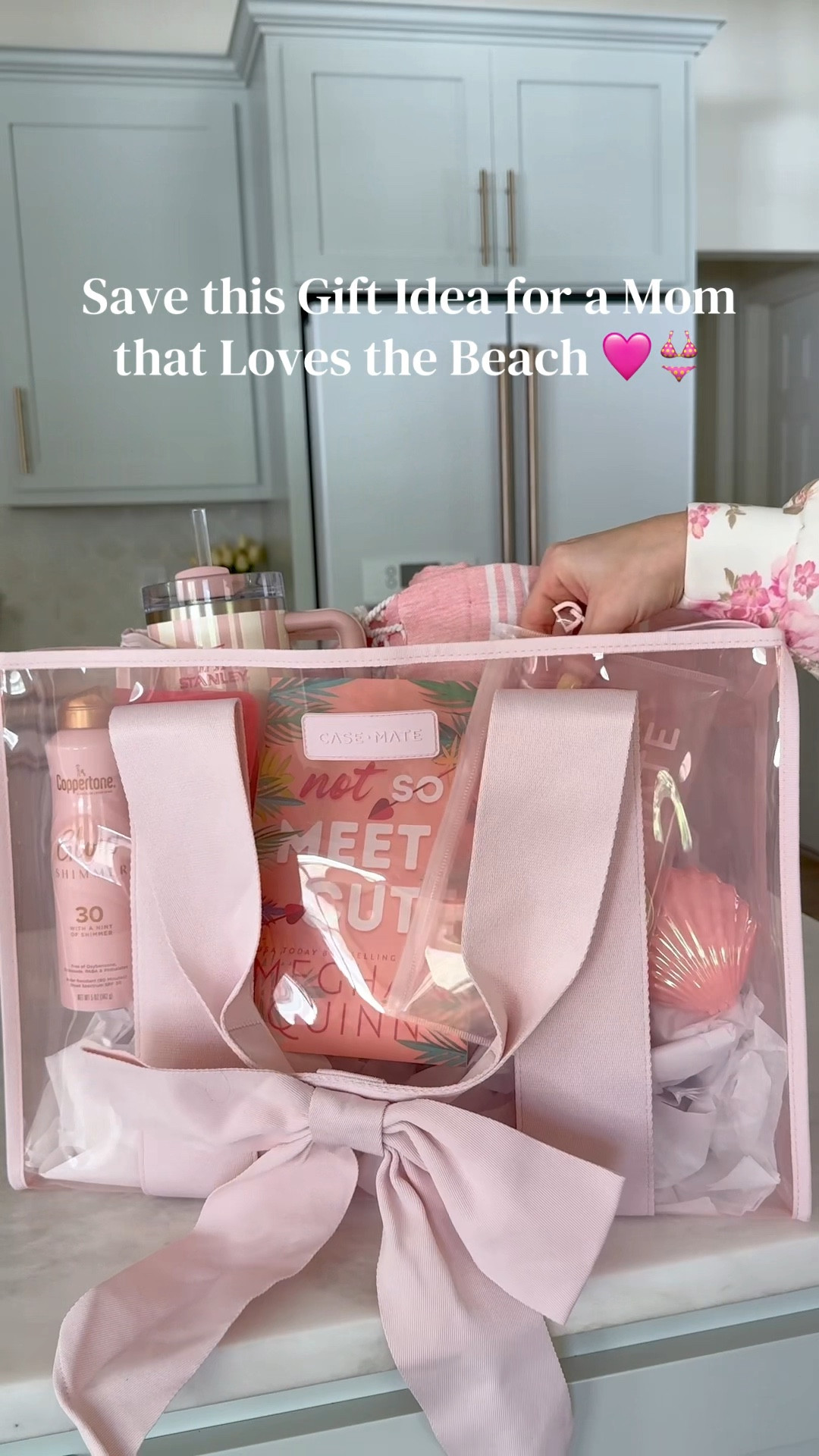 Beach tote Mother’s Day gift idea 💗

This is the gift I put together for my mom last year! She LOVED the book and still uses the tumbler and beach bag essentials all the time! 





Gifts for mom 
Gift basket 
Gifts for her 
Beach tote 


#LTKMothersDay #LTKSeasonal #LTKSwim
