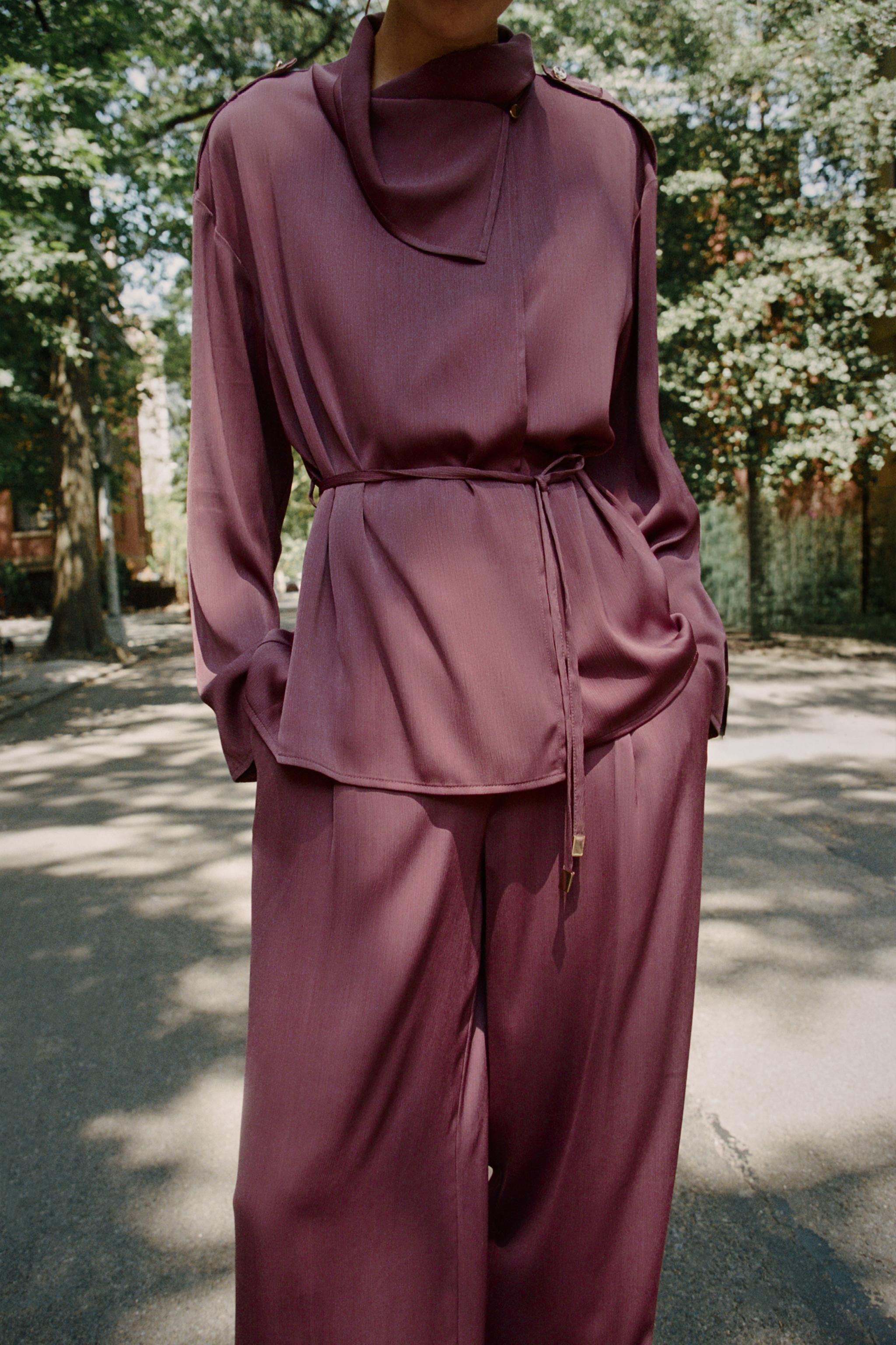 Flowy blazer featuring a high neck, long sleeves, and shoulder tabs. Double-breasted front closur... | Zara US