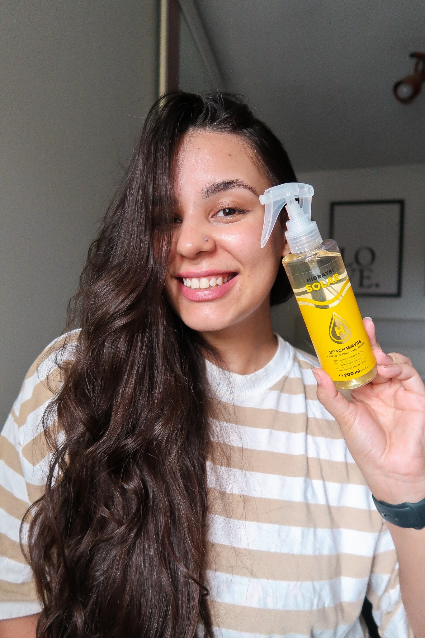 Beach Waves ✨☀️

Faça cachos bem definidos com o babyliss, agite o spray e borrife uniformemente no cabelo. Você pode usar um difusor ou esperar secar naturalmente. Finalize soltando as ondas com as mãos.

Ou umedeça o cabelo com o Beach Waves, amassar os fios com as mãos até obter as ondas desejadas e deixar secar naturalmente. 

Dica:
Para cabelos curtos, de 3 a 6 borrifadas podem ser suficientes. Para cabelos médios, de 4 a 8 borrifadas são recomendadas. Para cabelos longos, dê entre 5 e 10 borrifadas. 

Dica extra: reaplique no cabelo seco e amasse para reforçar o efeito praiano. 

#LTKmodapraia #LTKbrasil #LTKbeleza