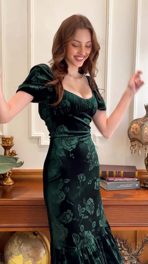 Can't stop thinking about these holiday dresses. 🎄❤️ Perfect for every festive invite this season!

#AmericanHeiress #HolidayDress #ChristmasOutfit #HolidayPartyDress #RedDress #GreenDress #VelvetStyle #LaceDress #WinterStyle #StyleInspo #HolidayLooks #Glamorweb 

 #LTKSeasonal #LTKU #LTKWedding