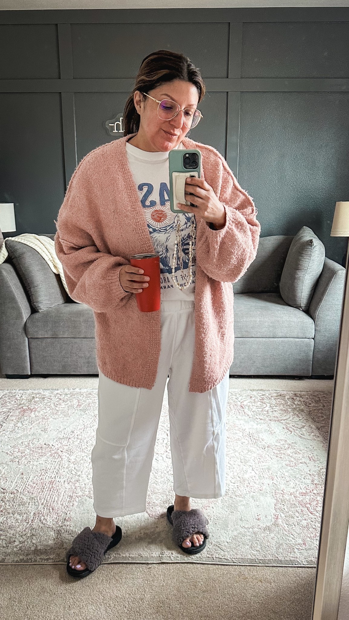 Today’s stay at home look:
Amazon cardigan, XL
Etsy Alaska tee, XL
Aerie barrel leg sweatpants, L
Vionic slippers


#LTKFindsUnder50 #LTKOver40 #LTKMidsize