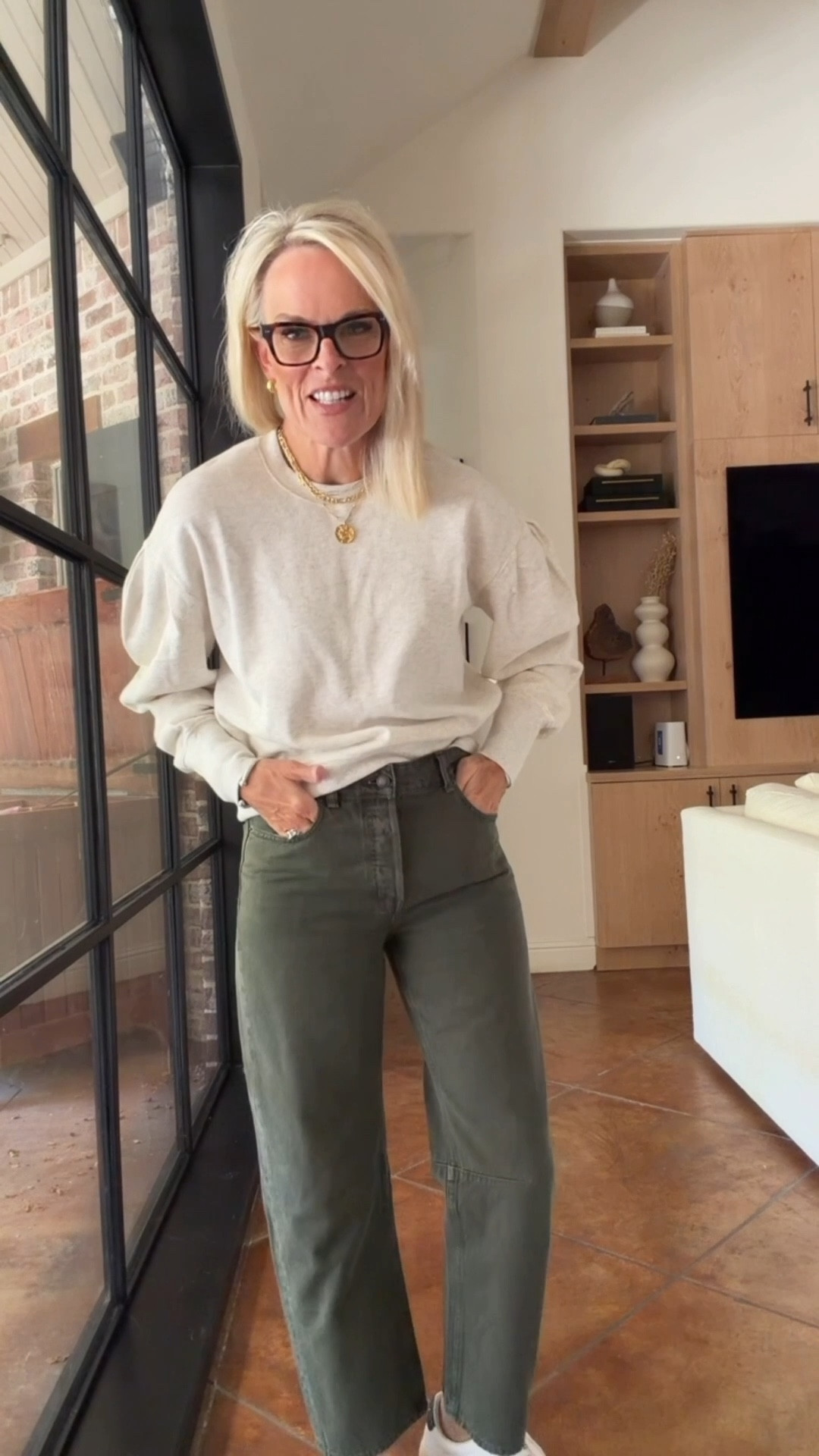 Madewell new arrivals 
Love this sweatshirt because it’s elevated casual!! The sleeve detail makes it special 

I sized up one size to medium 

Denim - so good! These are darted barrel denim, 
•• 
I do size down two sizes in these denim•• 

@madewell #madewell #madewellpartner #ad 

#LTKFamily #LTKOver40 #LTKStyleTip