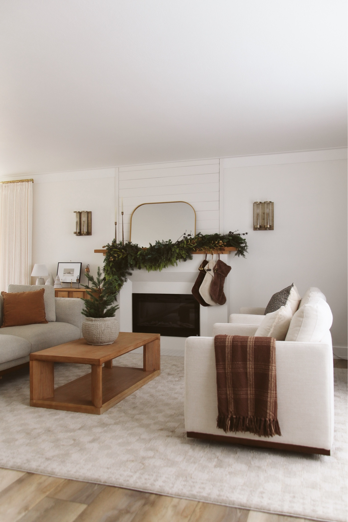 shop our christmas living room 🎄✨🤍

#LTKHome #LTKHoliday #LTKSeasonal