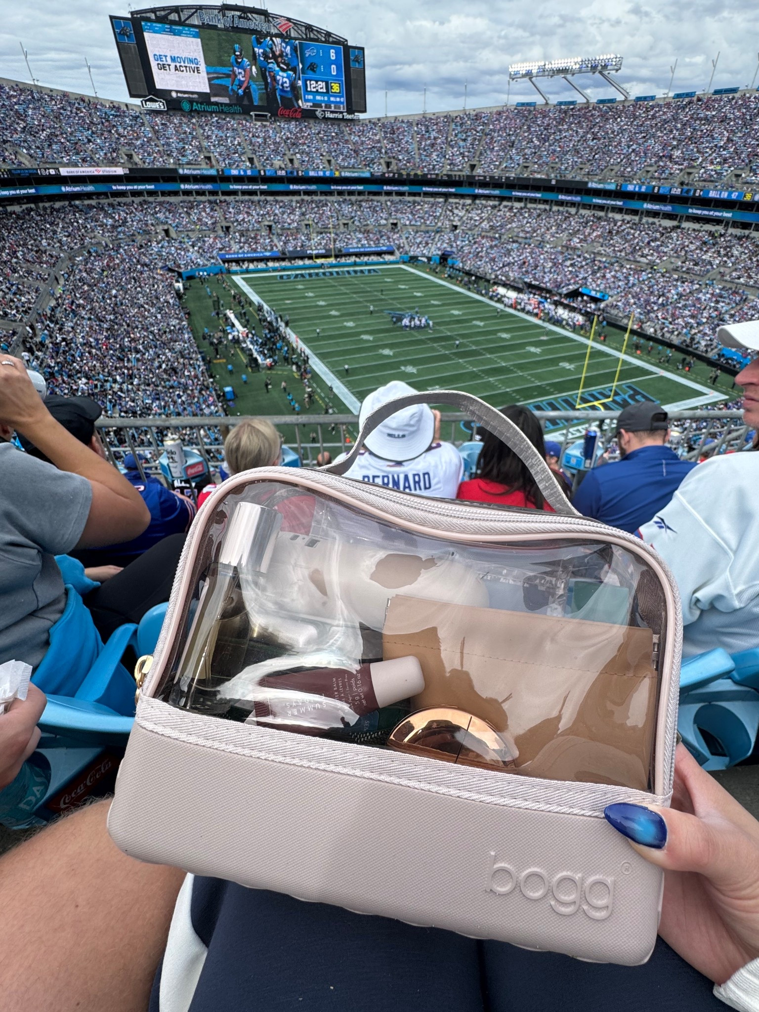 Game day essential 🏈✨ My clear Bogg bag was a total lifesaver — stadium approved, roomy, and still cute enough to match any outfit! Perfect for concerts, sports events, or travel days 💕 #LTKFinds #LTKunder50 #AmazonFinds #GameDayEssentials #StadiumBag #ClearBag #LTKstyle #LTKaccessories #AmazonMustHaves


#LTKStyleTip #LTKHoliday #LTKGiftGuide